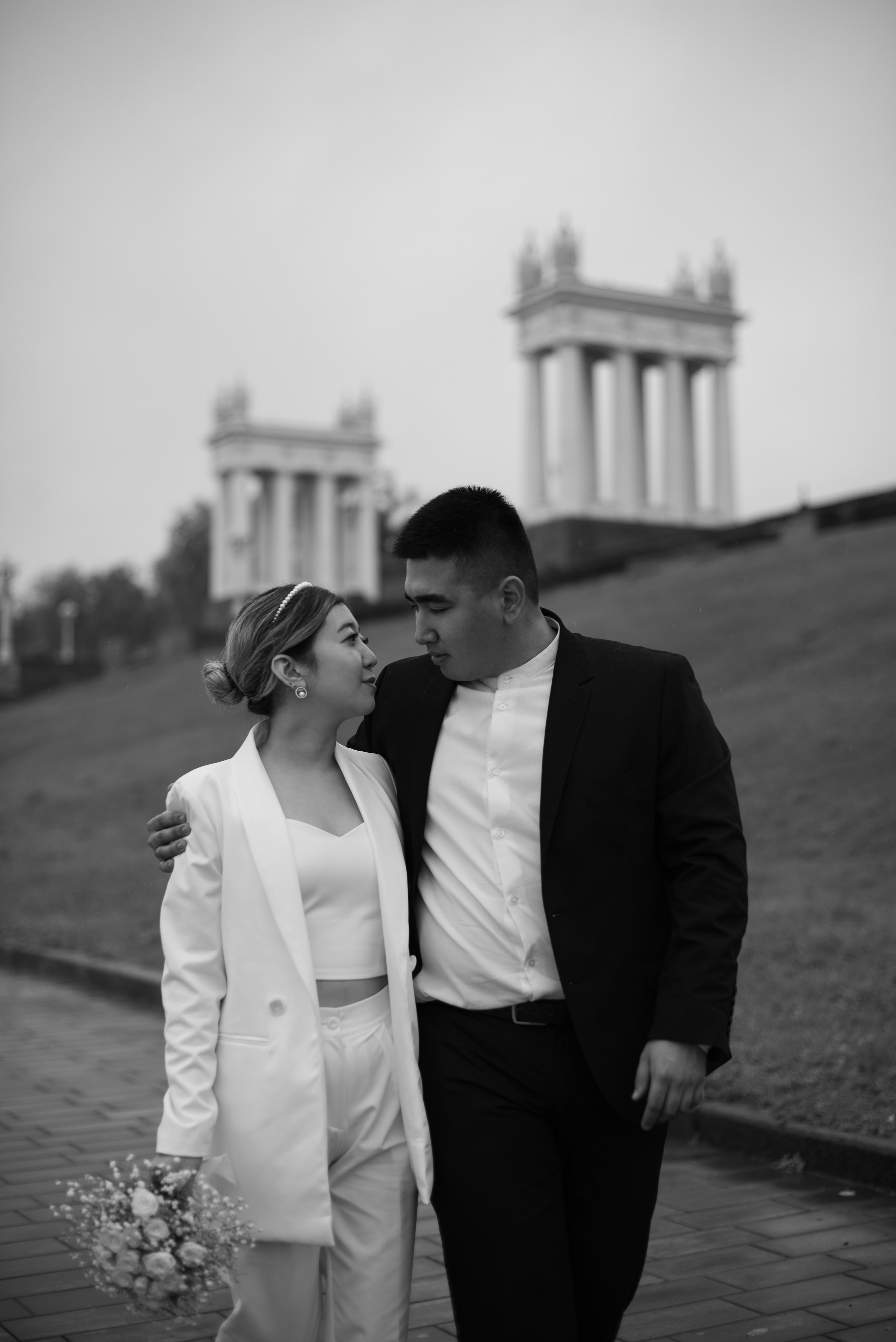 Свадебный фотограф в Волгограде. фотопрогулка на Центральной набережной города Волгоград. Фотограф Ермашова Дарья.