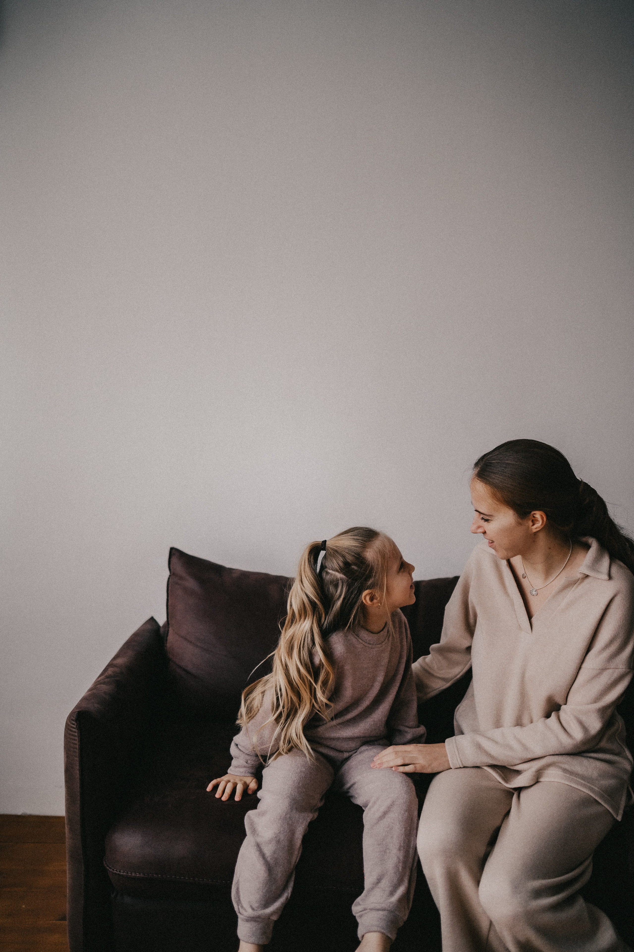 Коля, Таня и Мира в студии Каприфоль. Семейный и свадебный lifestyle-фотограф в Москве Мария Петрова