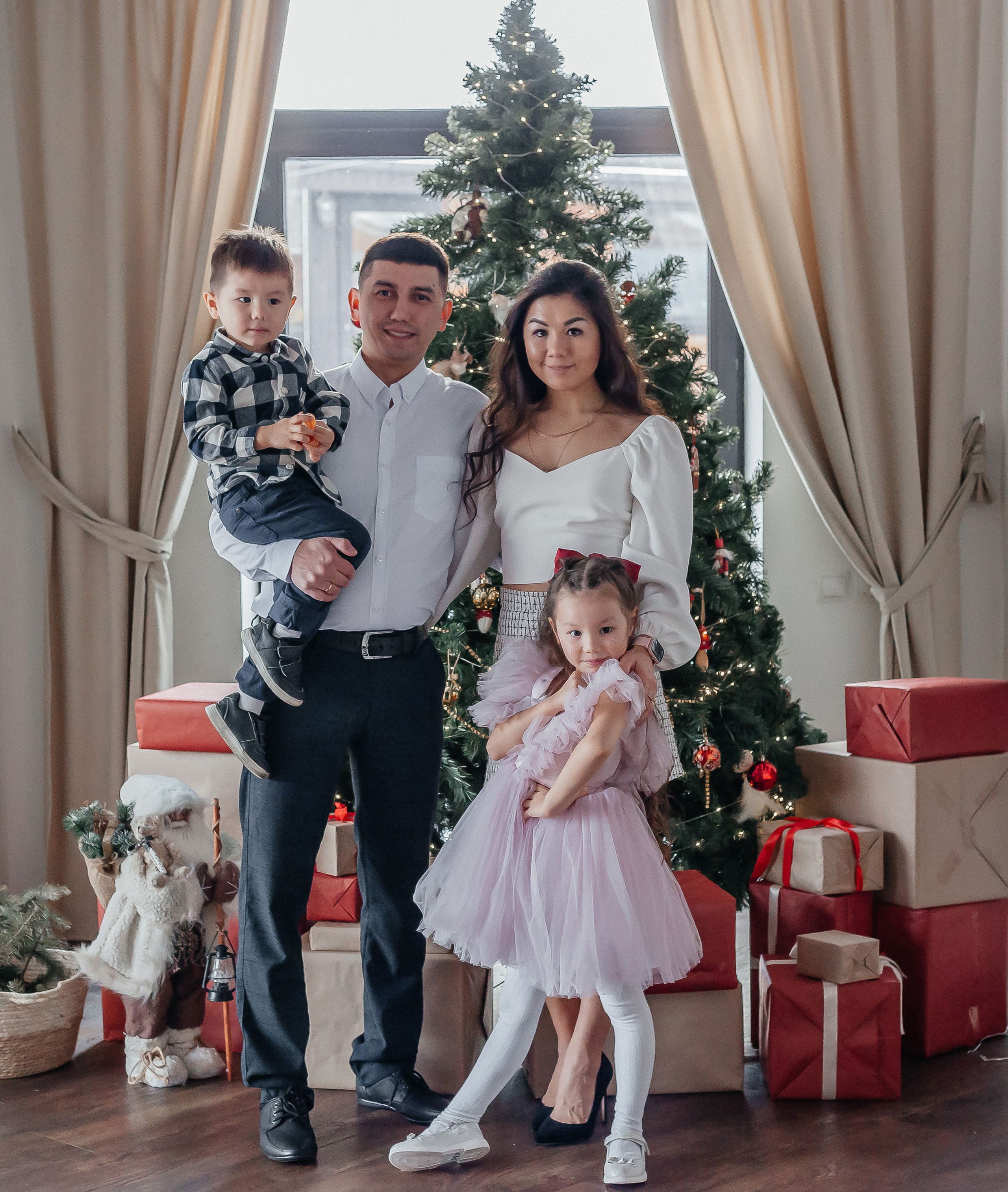Новогодняя семейная Дарины и Руслана с детками. Фотограф семейной и индивидуальной съемки Марина Севостьянова в Челябинске