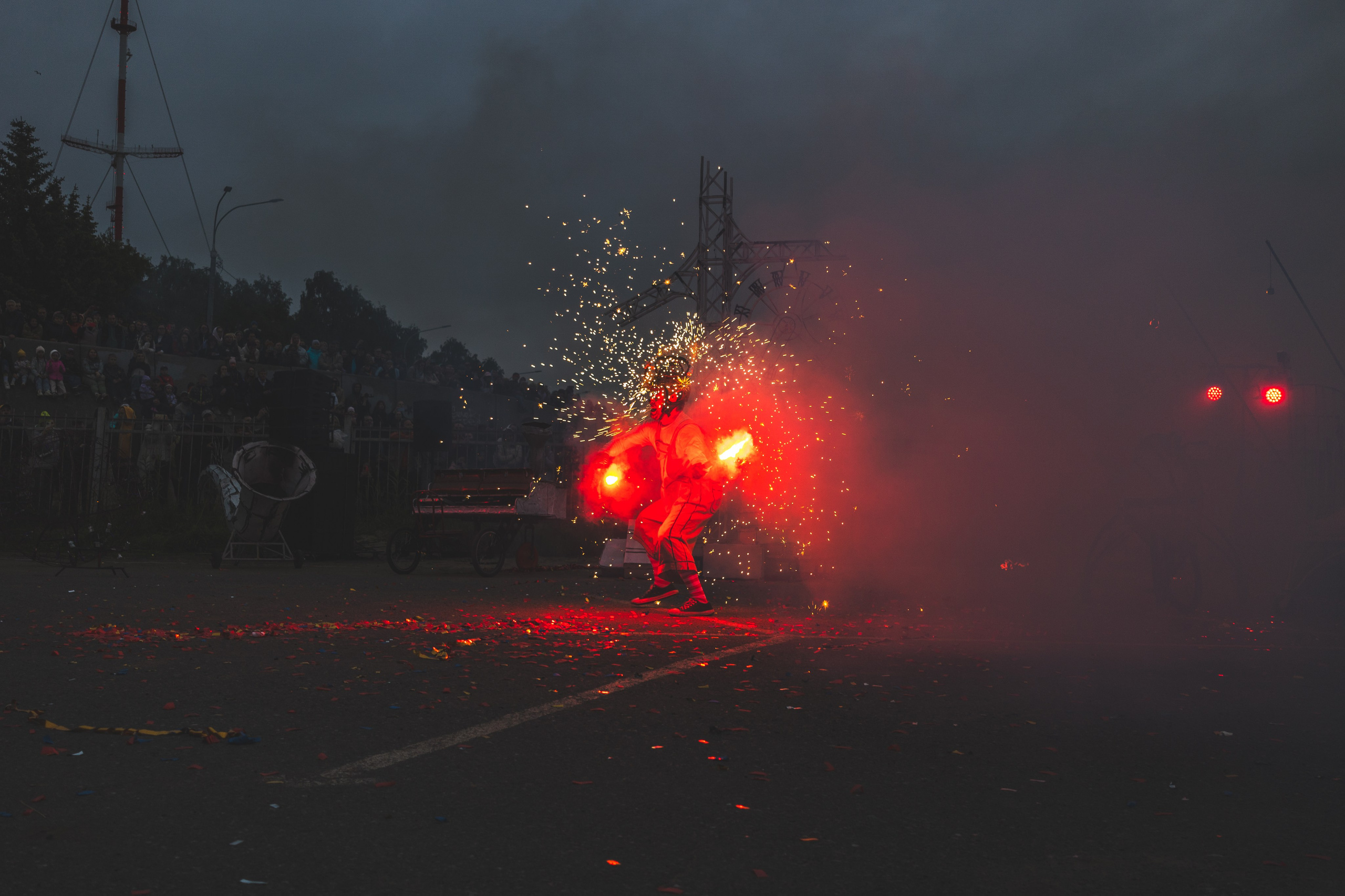 ТЕАТР ЗЛЫЕ РЫБЫ (закрытие фестиваля уличных театров). ARHCITYPH — авторский городской фотопроект Архангельска