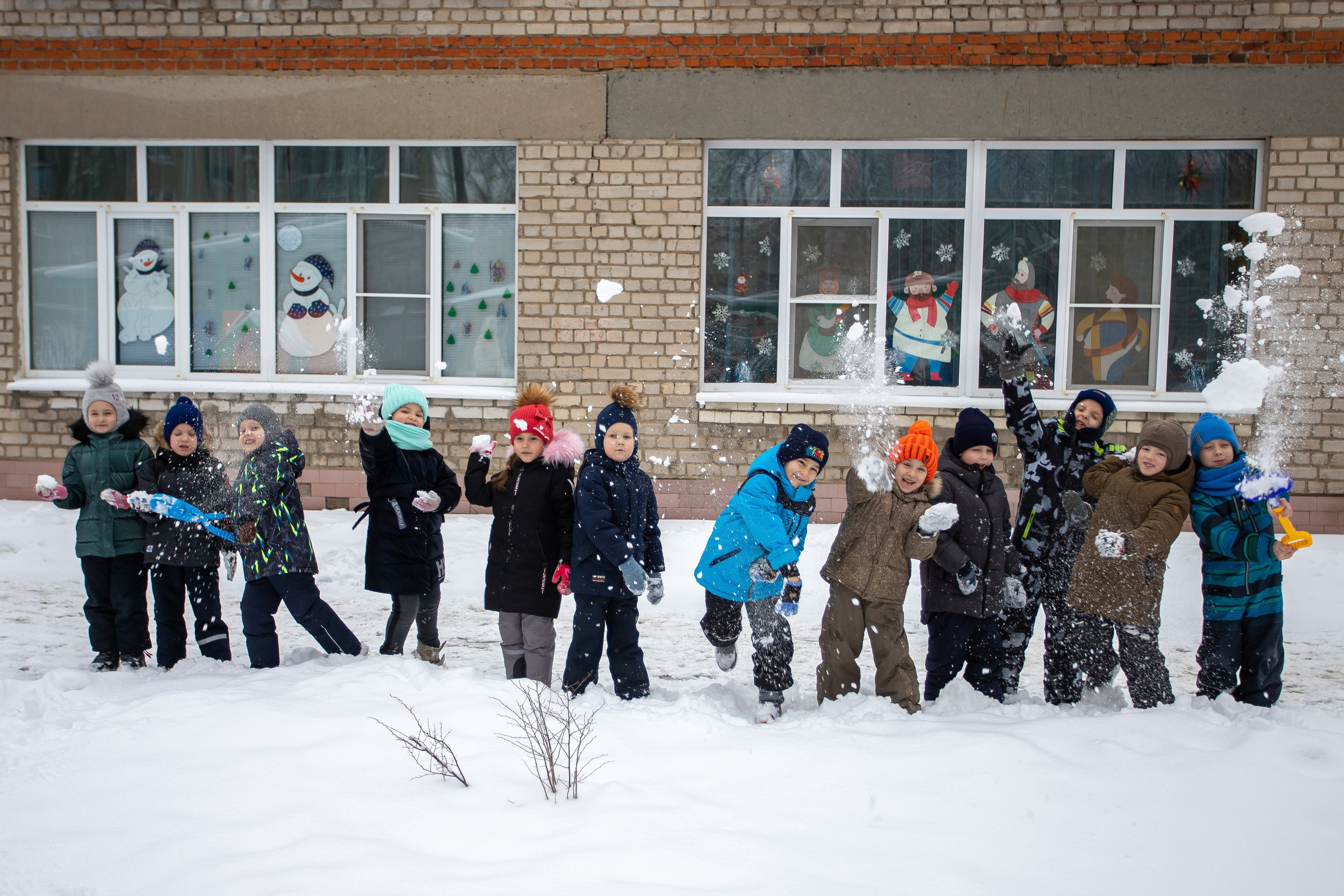 Сюжетные фотографии. Выпускные альбомы и фильмы