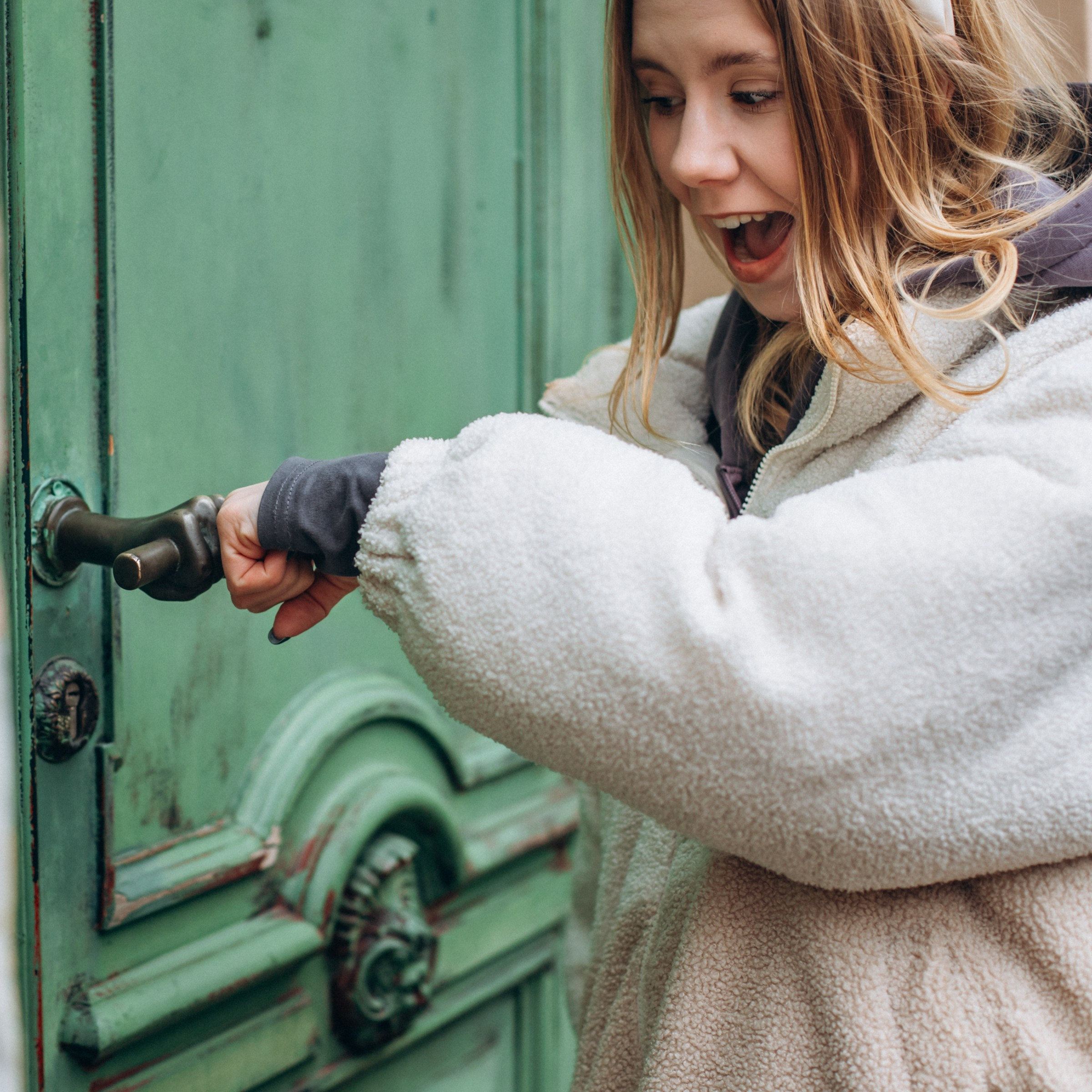 Маша в мае. Фотопрогулка в Петербурге. Индивидуальный и семейный фотограф в Санкт-Петербурге