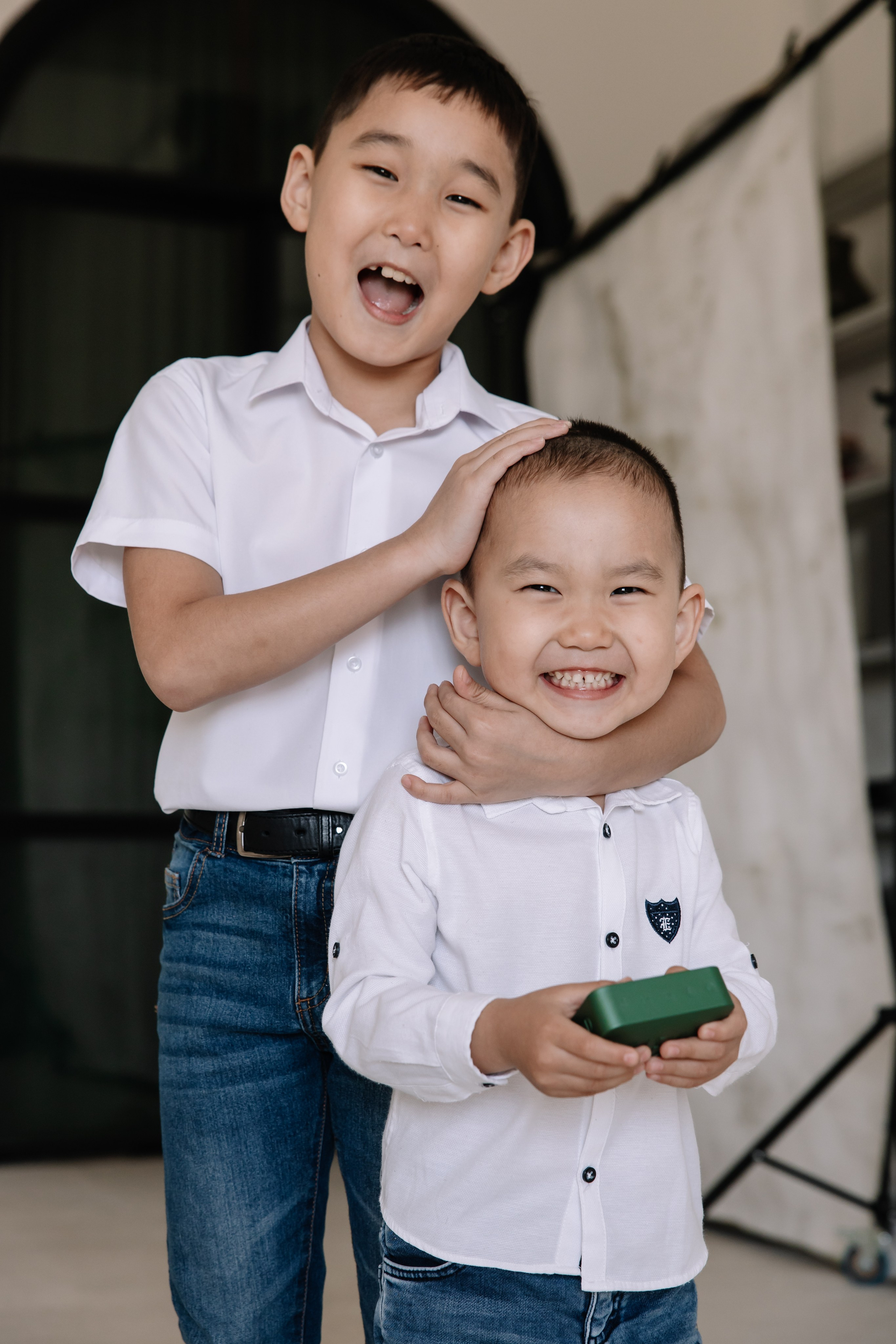 Семейная фотосессия в студии. Свадебный и семейный фотограф в Элисте Лиджик Сарлов