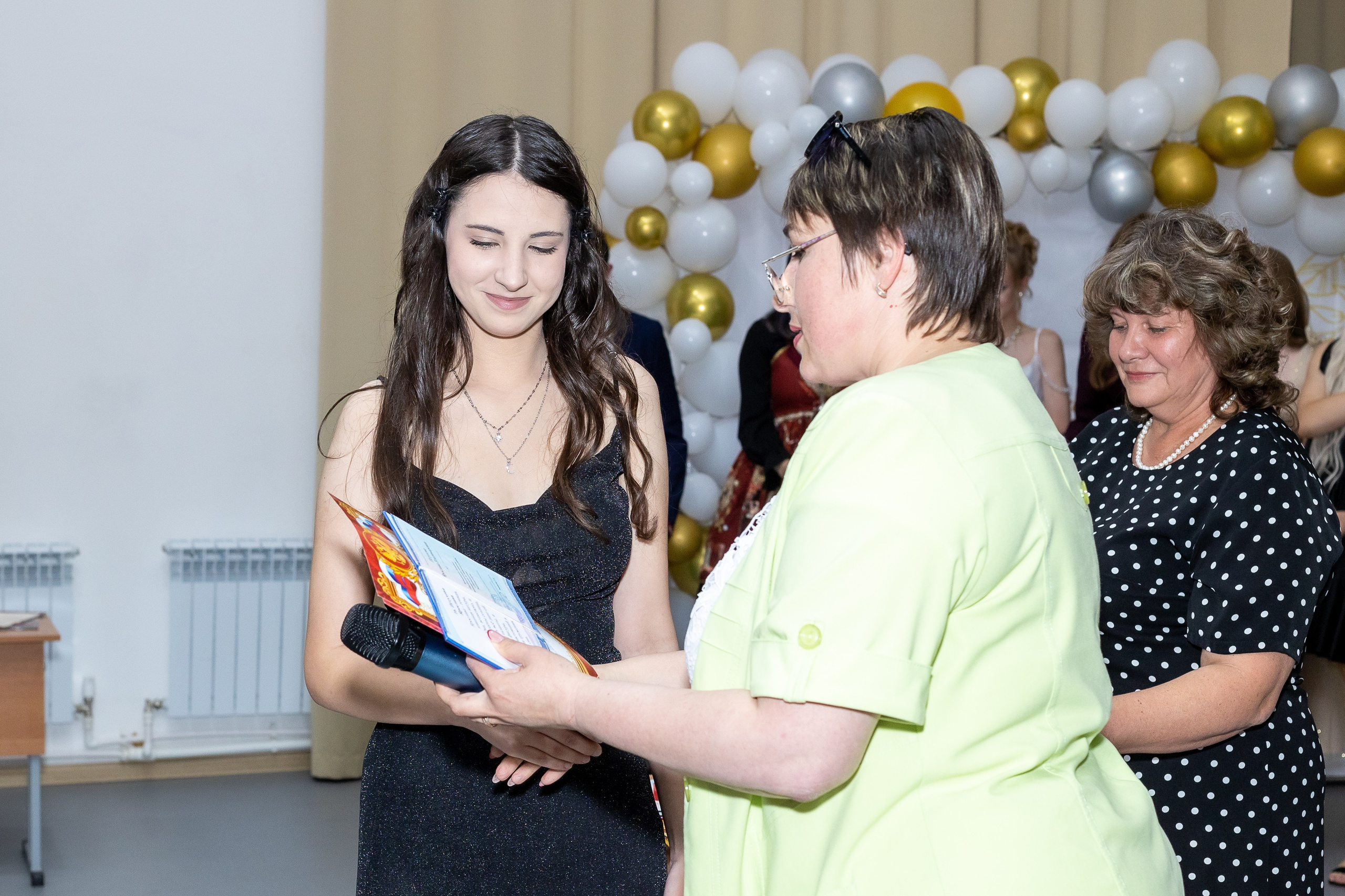 Вручение аттестата 2025. Выпускные альбомы Майкоп, Краснодар Елена Золотарева