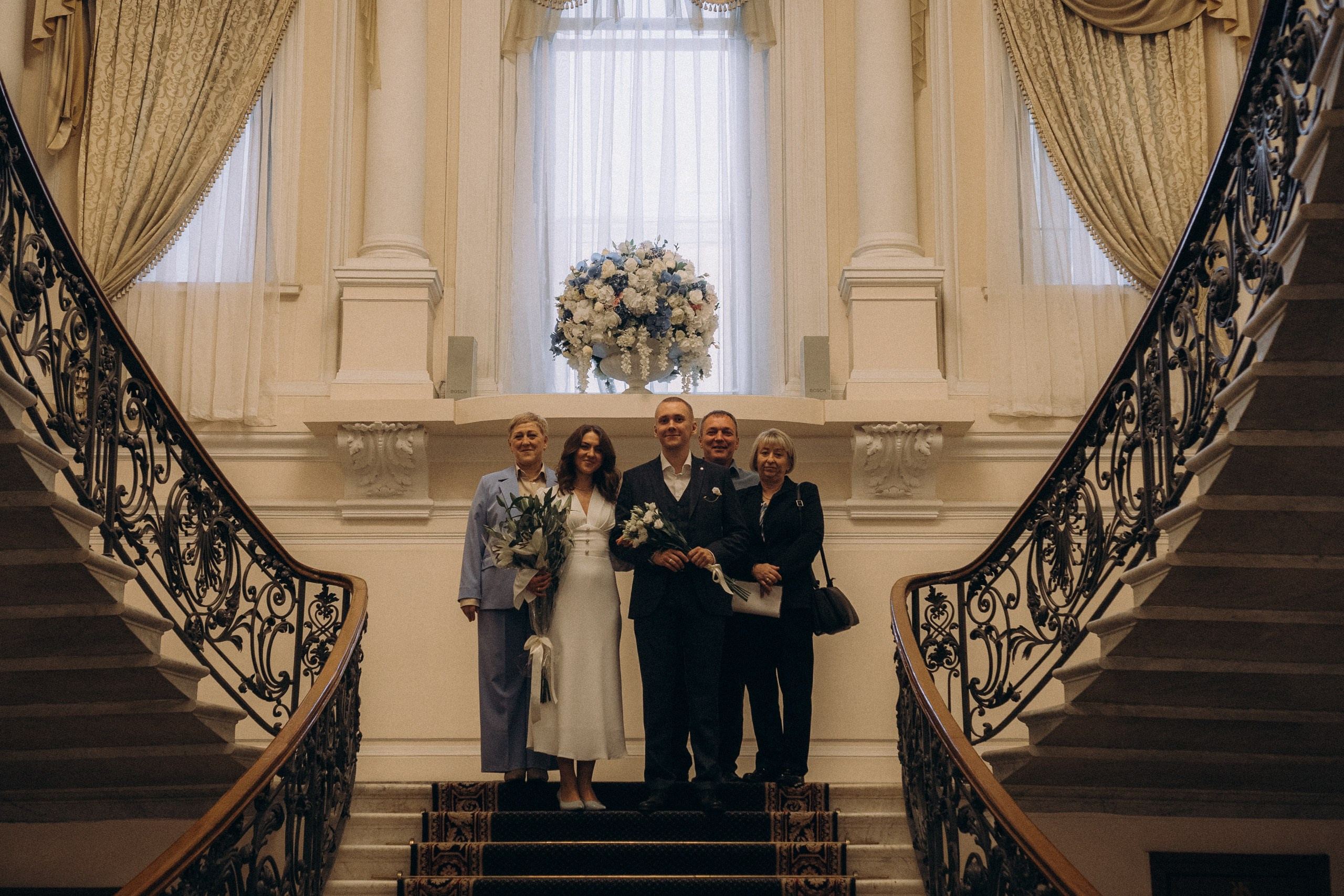 СВАДЕБНАЯ СЬЕМКА ПАРЫ ВО ВТОРОМ ДВОРЦЕ БРАКОСОЧЕТАНИЯ И ПРОГУЛКА ПО ЧЕРНЫШЕВСКОЙ. Профессиональный фотограф, Санкт-Петербург — Виктория Богомолова