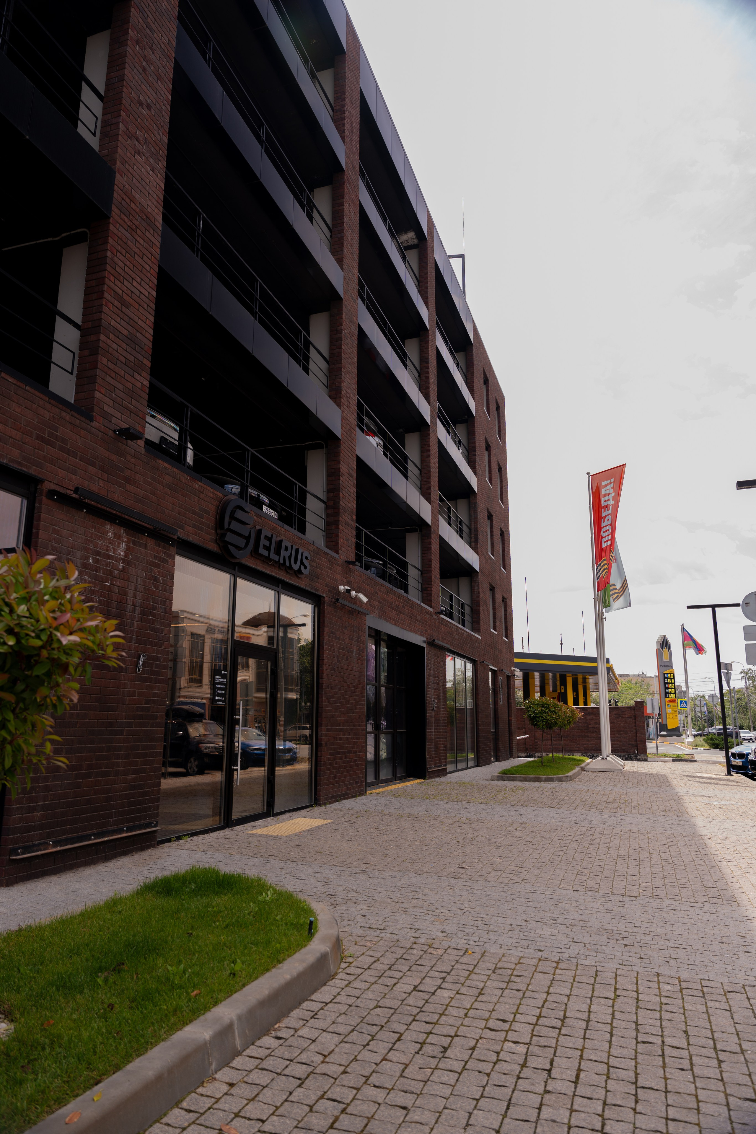 Интерьерная фотосъемка автосалона Elrus в Краснодаре. Zeekr, LiXiang Профессиональная фотосъемка интерьера премиум-автосалона в Краснодаре. Шедевры для Вас! Фотограф и Видеограф в Краснодаре Пахиев Руслан