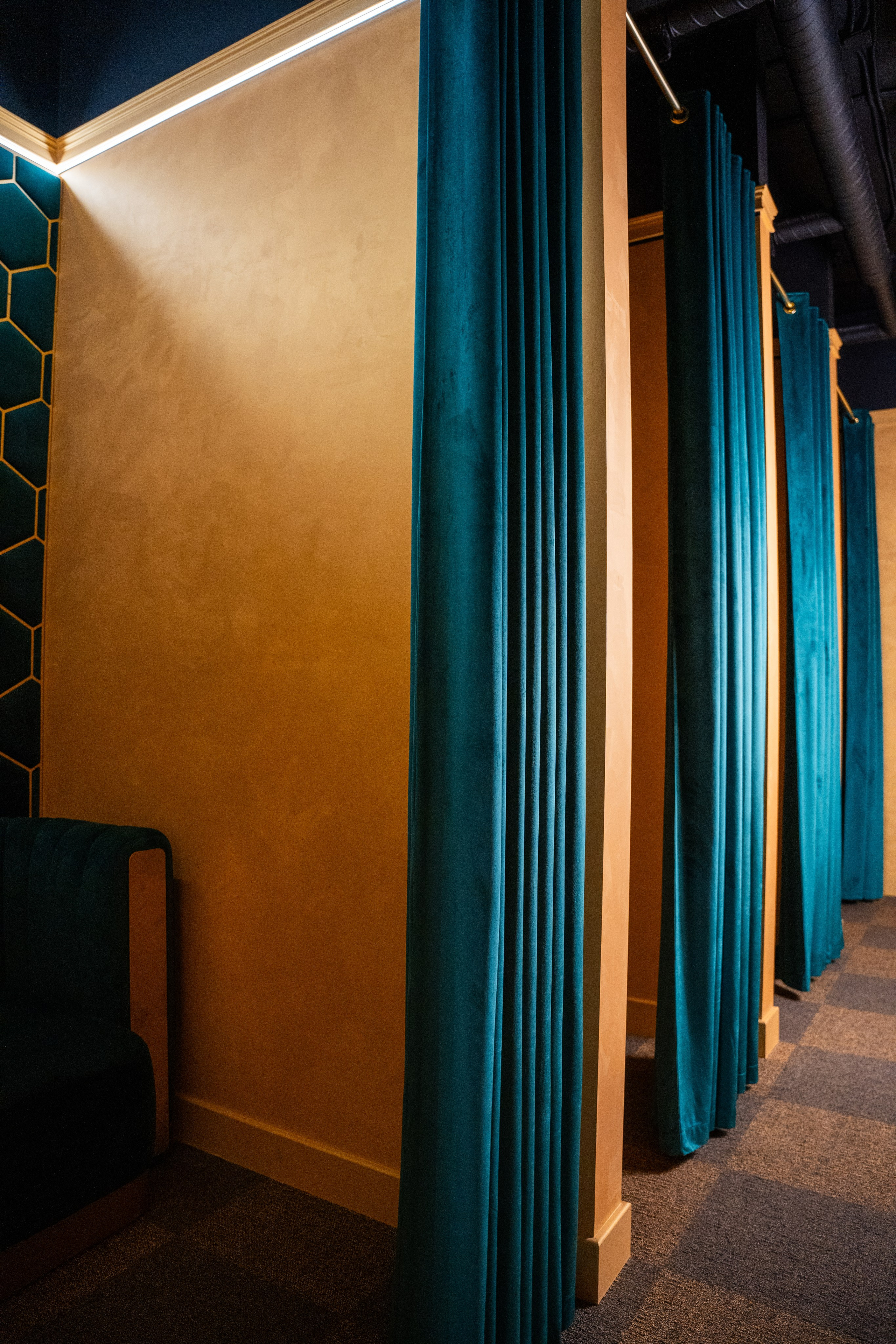 Фотосъемка интерьера стриптиз-клуба Hefner — элитный клуб Краснодара. Интерьерная фотосъемка клуба Hefner в Краснодаре — профессионально. Шедевры для Вас! Фотограф и Видеограф в Краснодаре Пахиев Руслан