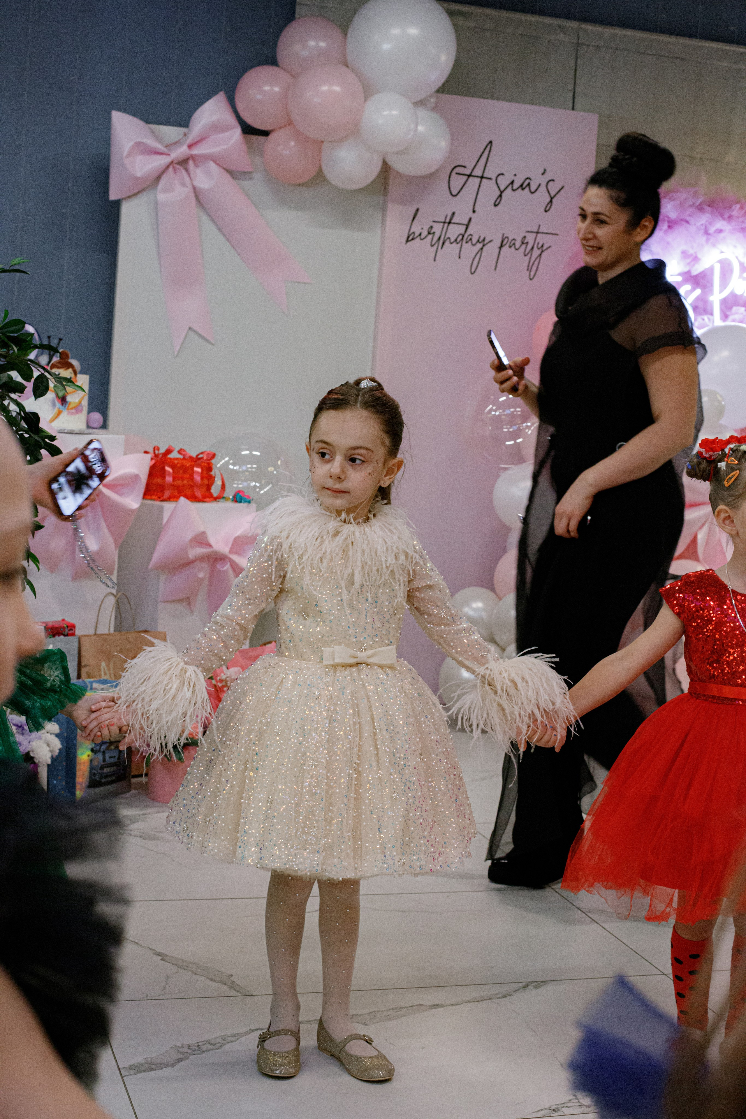 ASIA'S BIRTHDAY PARTY. Photokarish