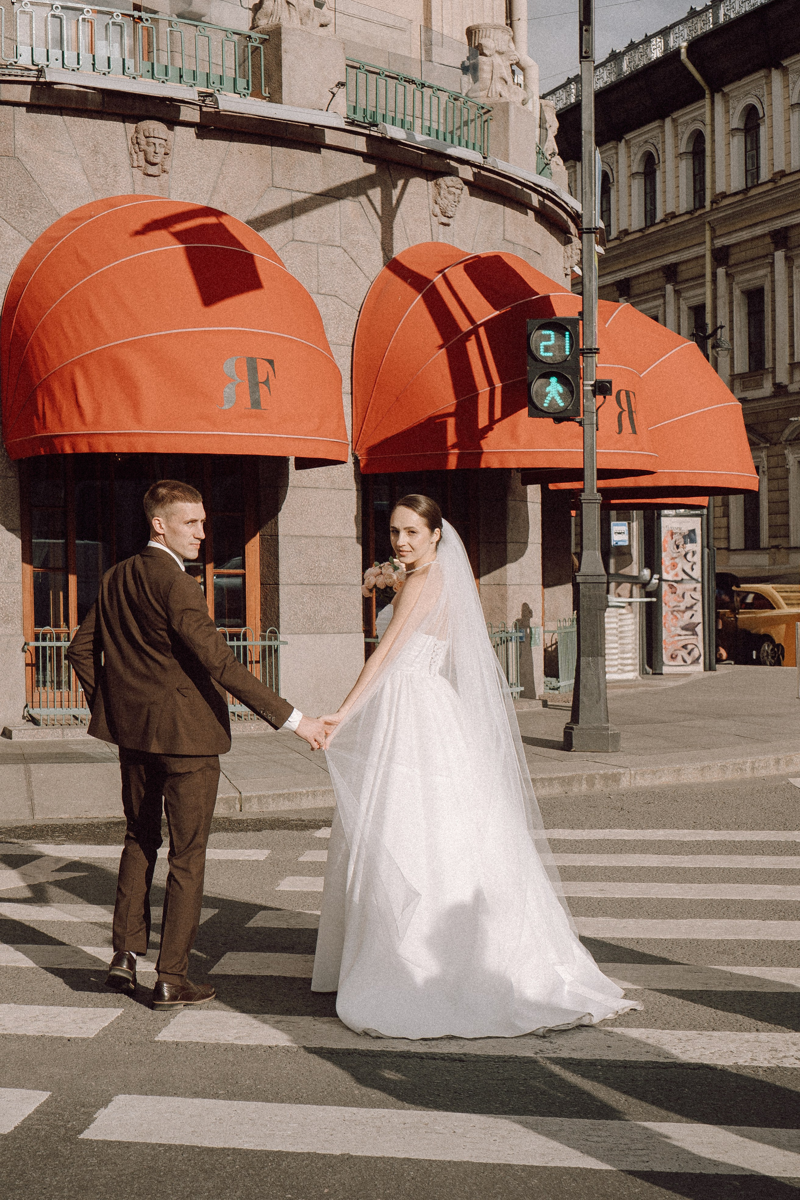 СВАДЕБНАЯ ПРОГУЛКА В САНТК-ПЕТЕРБУРГЕ (ИСАКИЕВСКИЙ СОБОР, ЗИМНЯЯ КАНАВКА, ЭРМИТАЖ И БОЛЬШАЯ МОРСКАЯ УЛИЦА). Профессиональный фотограф, Санкт-Петербург — Виктория Богомолова