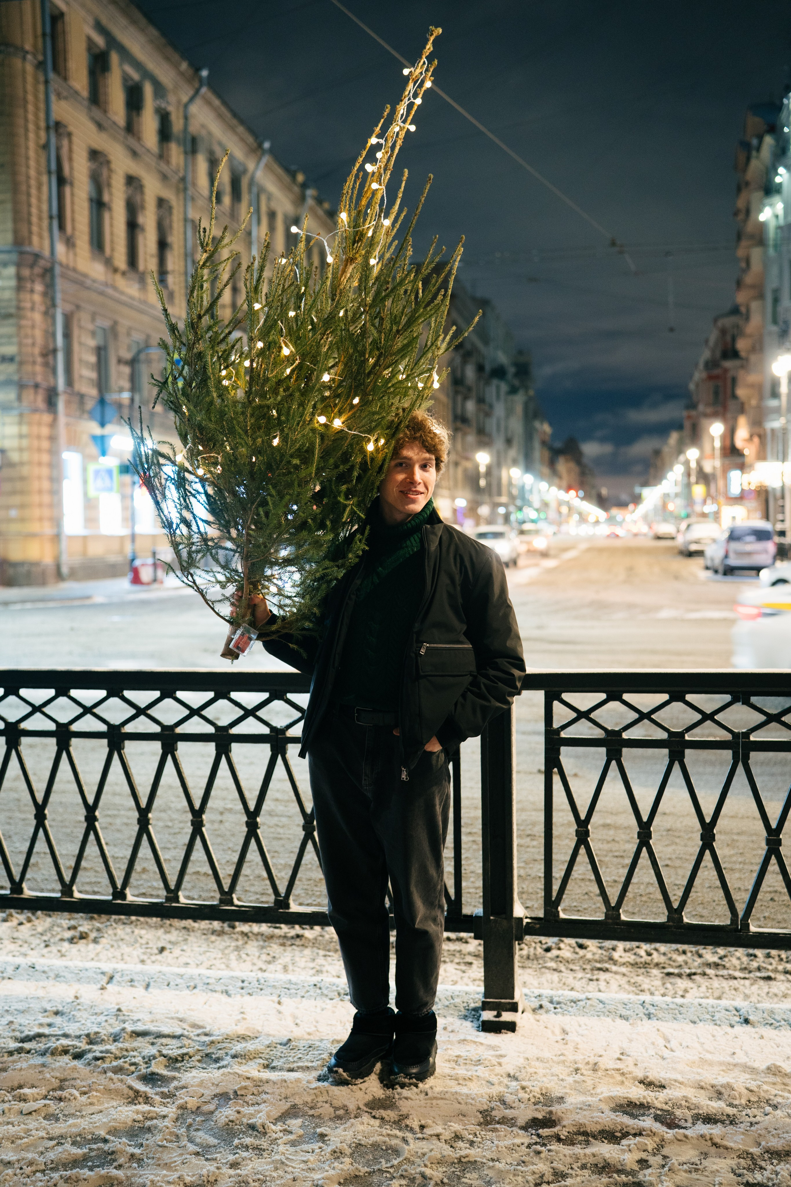 НОВОГОДНЯЯ ПРОГУЛКА ПАРЫ ПО ЧЕРНЫШЕВСКОЙ ПЕРЕД НОВЫМ ГОДОМ. Профессиональный фотограф, Санкт-Петербург — Виктория Богомолова