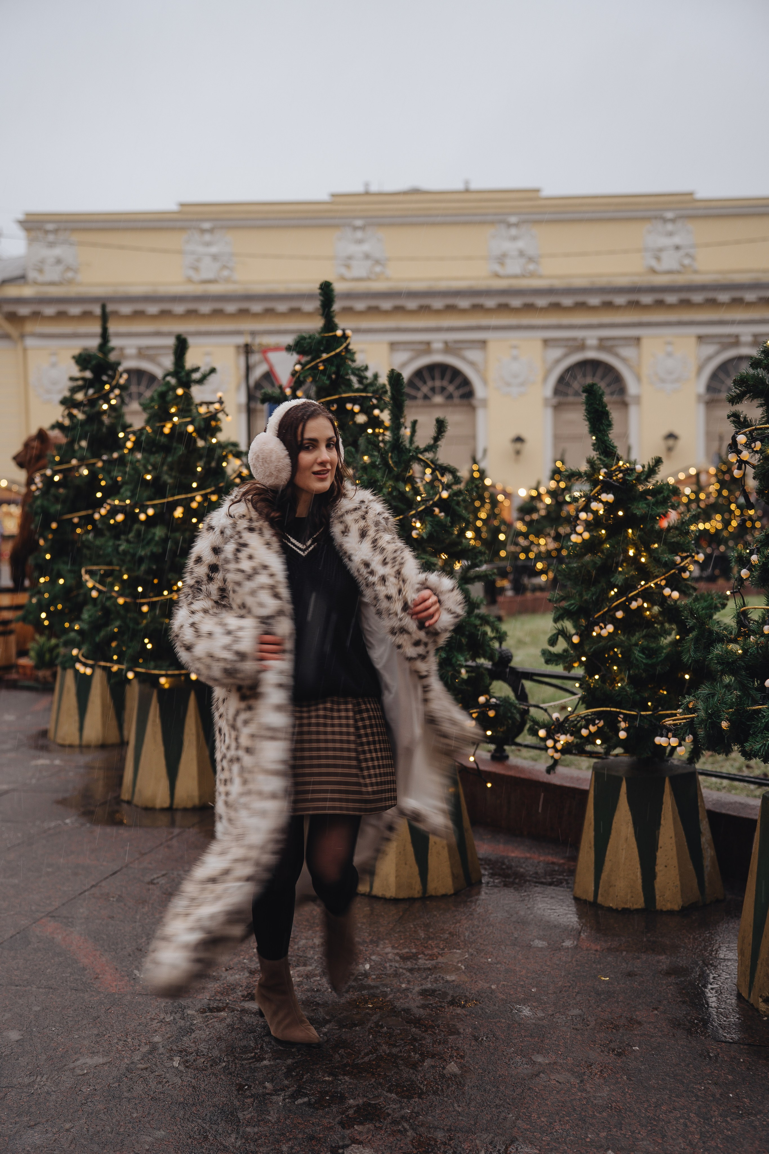 ПРОГУЛКА НА МАНЕЖНОЙ ПЛОЩАДИ ДЛЯ ДЕВУШКИ ПЕРЕД НОВЫМ ГОДОМ (НОВОГОДНЯЯ ФОТОСЕССИИЯ НА МАНЕЖНОЙ ПЛОЩАДИ). Профессиональный фотограф, Санкт-Петербург — Виктория Богомолова