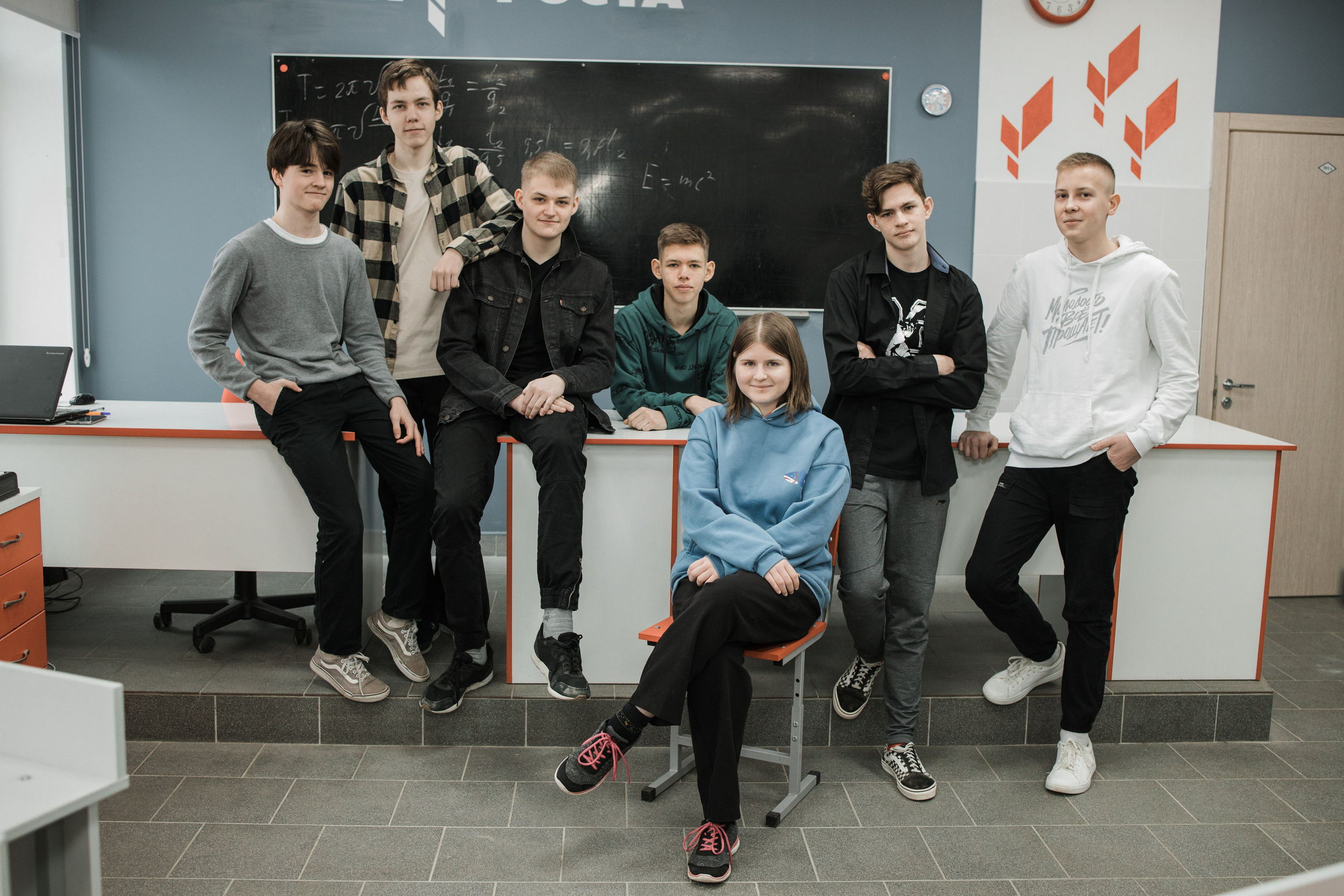 Современная фотосессия для выпускников 9 классов. Выпускные альбомы в Серпухове