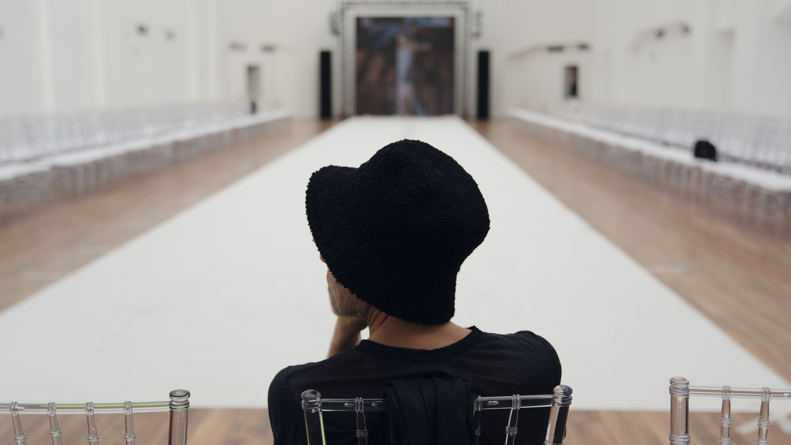 Бекстейдж показа «Новые Имена» собака.ru|ДЛТ. Портретный и репортажный фотограф в Санкт-Петербурге