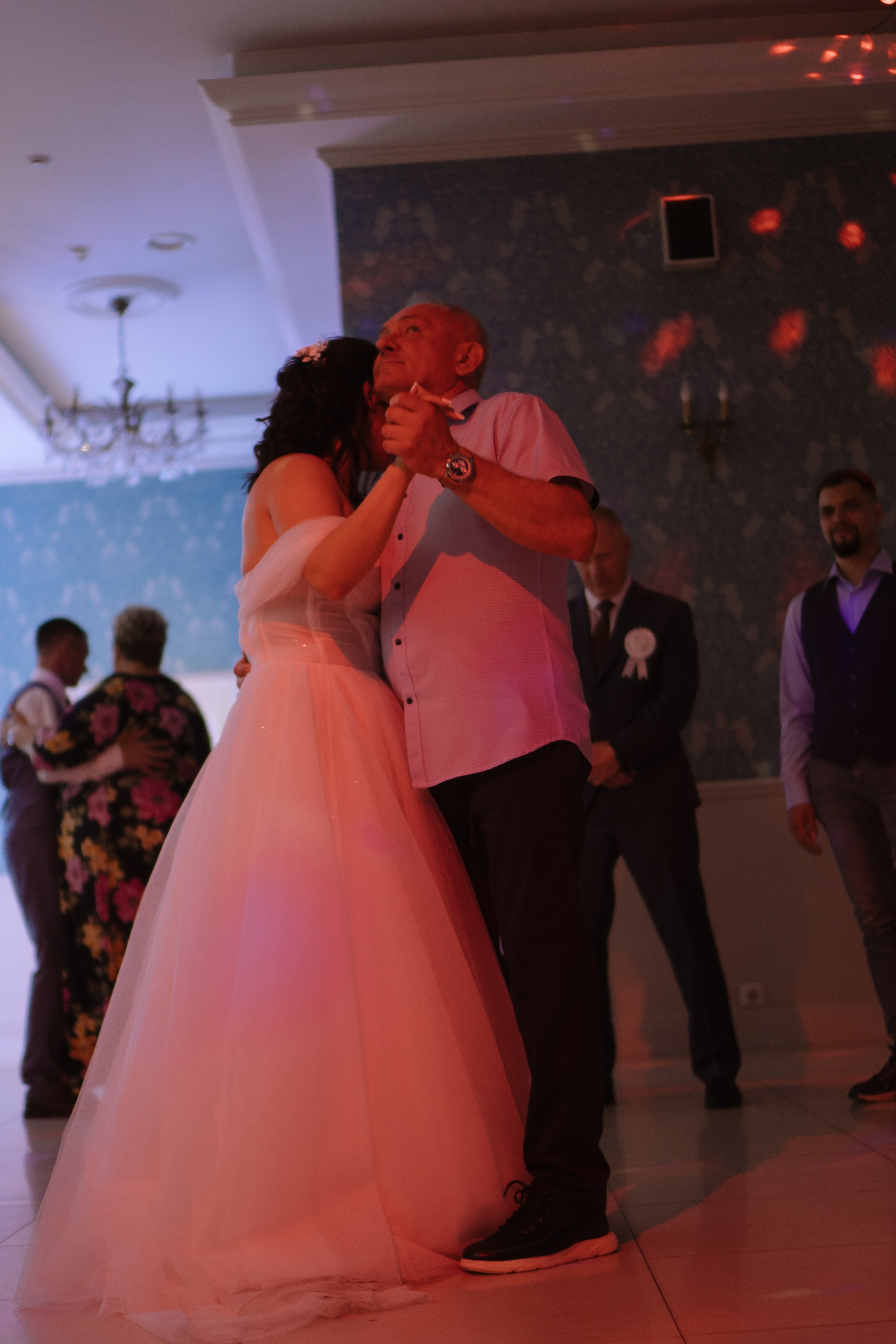 ТАНЕЦ ОТЦА И ДОЧЕРИ НА БАНКЕТЕ (СВАДЕБНАЯ ФОТОСЕСИИЯ БАНКЕТА). Профессиональный фотограф, Санкт-Петербург — Виктория Богомолова