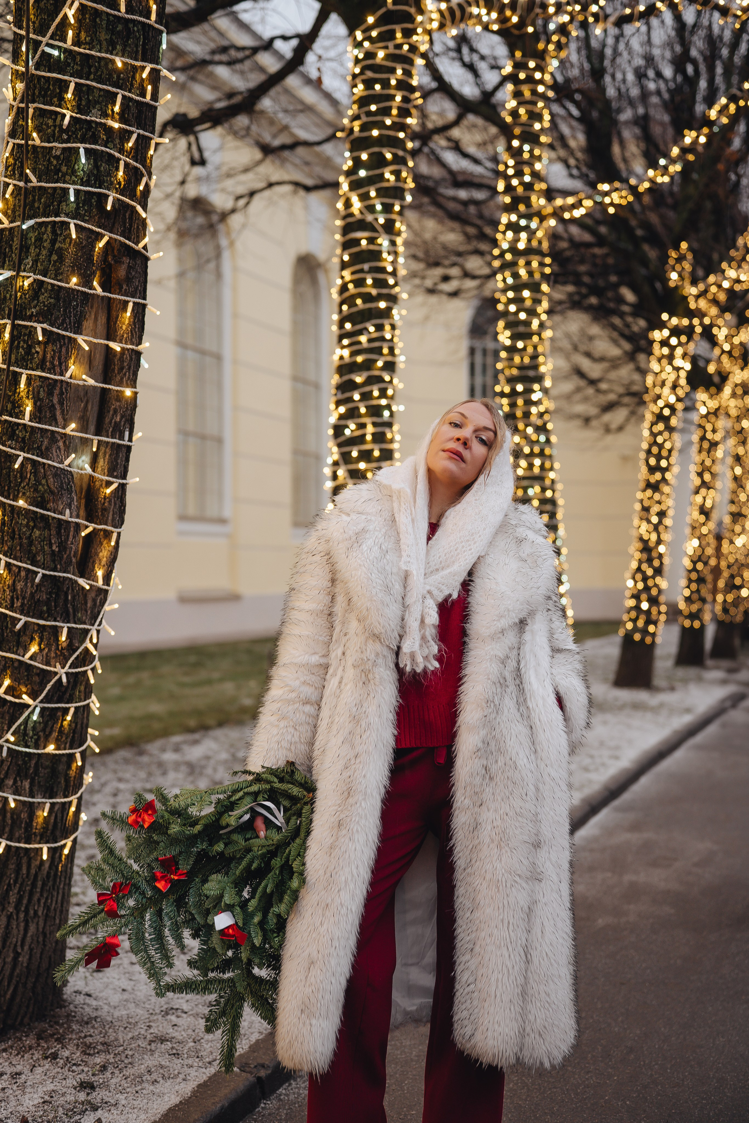 ПРОГУЛКА НА МАНЕЖНОЙ ПЛОЩАДИ ДЛЯ ДЕВУШКИ ПЕРЕД НОВЫМ ГОДОМ (НОВОГОДНЯЯ ФОТОСЕССИИЯ НА МАНЕЖНОЙ ПЛОЩАДИ). Профессиональный фотограф, Санкт-Петербург — Виктория Богомолова