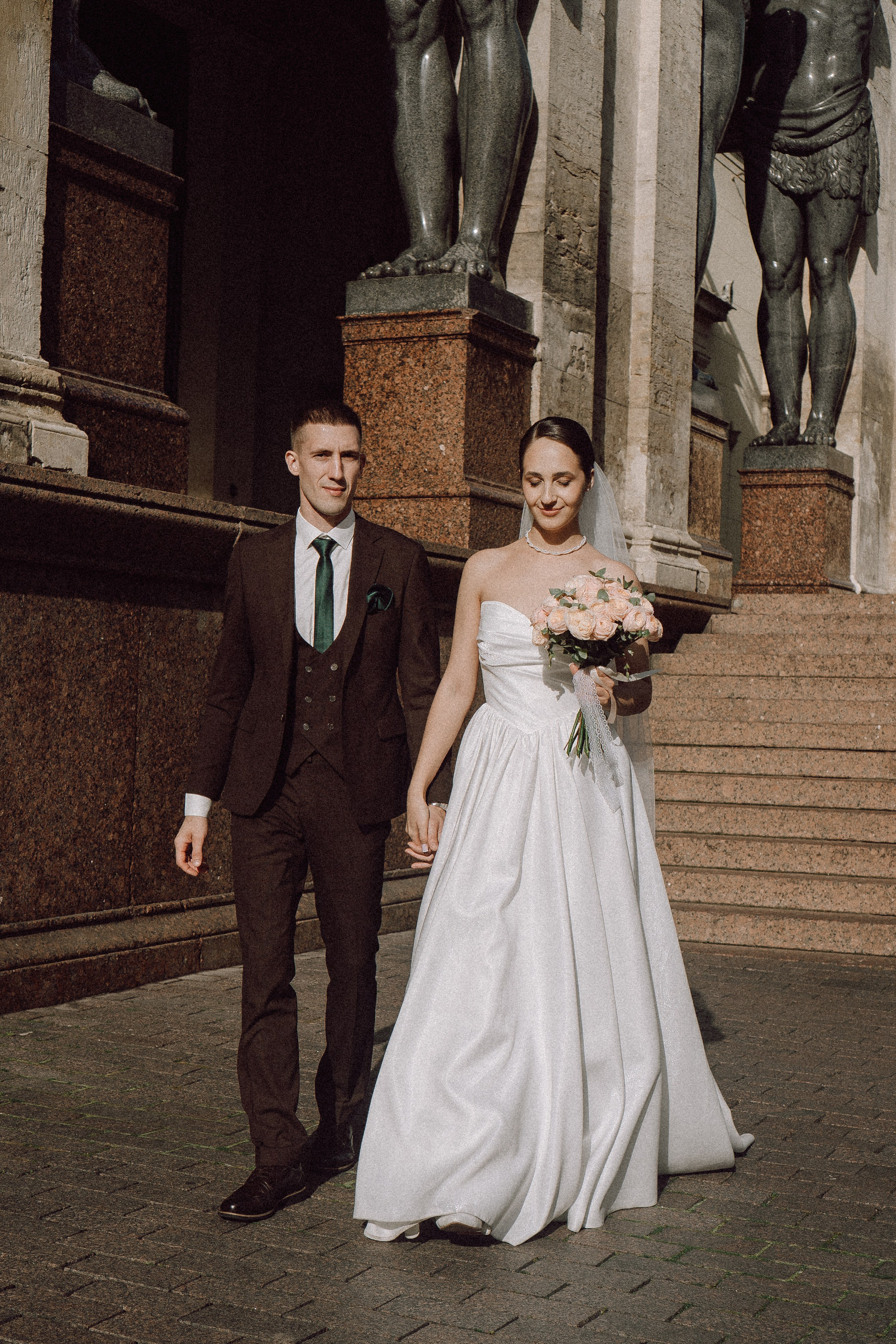 СВАДЕБНАЯ ПРОГУЛКА В САНТК-ПЕТЕРБУРГЕ (ИСАКИЕВСКИЙ СОБОР, ЗИМНЯЯ КАНАВКА, ЭРМИТАЖ И БОЛЬШАЯ МОРСКАЯ УЛИЦА). Профессиональный фотограф, Санкт-Петербург — Виктория Богомолова