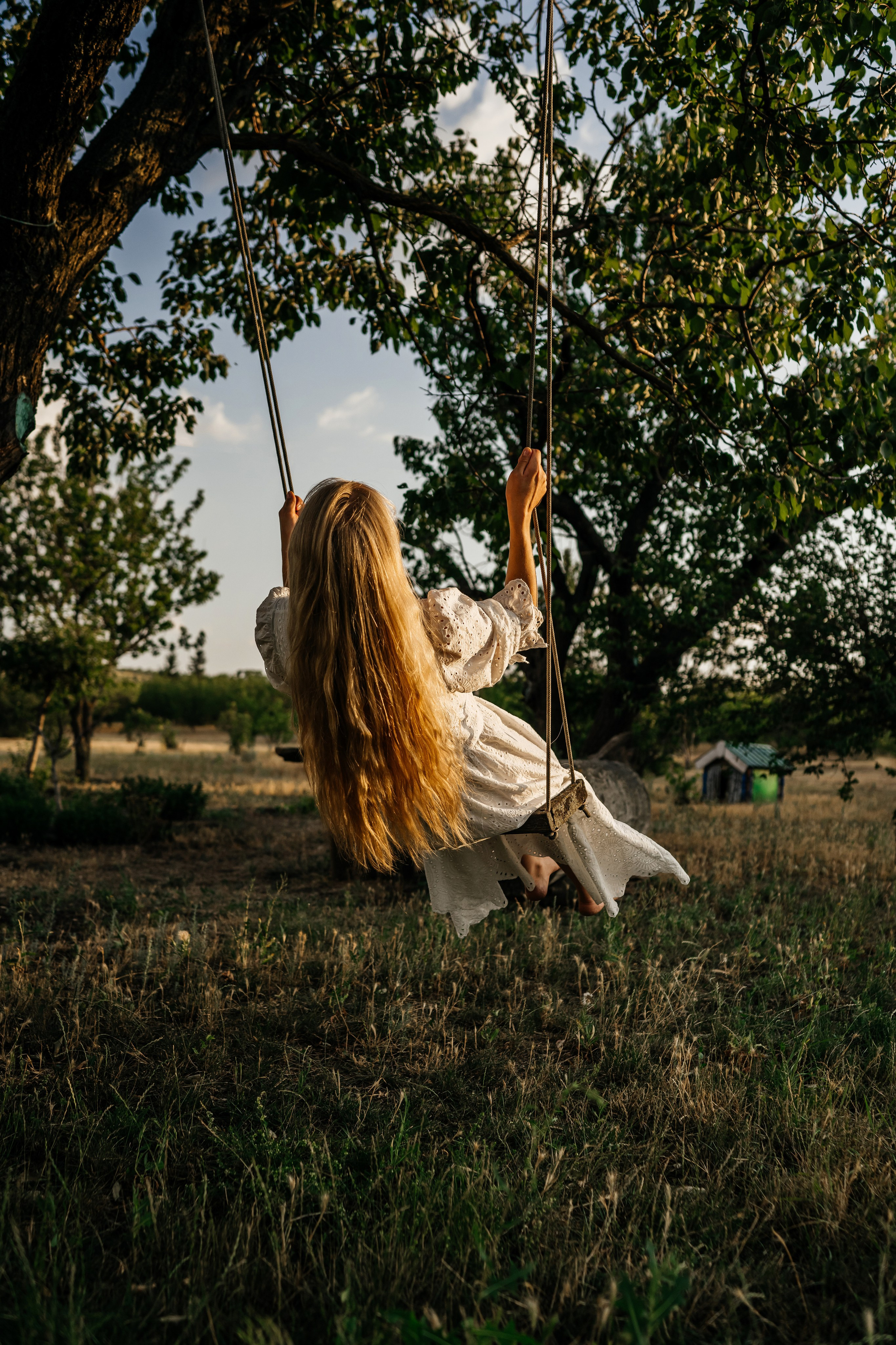 Девушка русская летом в деревне на природе. Фотограф в Каменске-Шахтинском Ольга Сагал