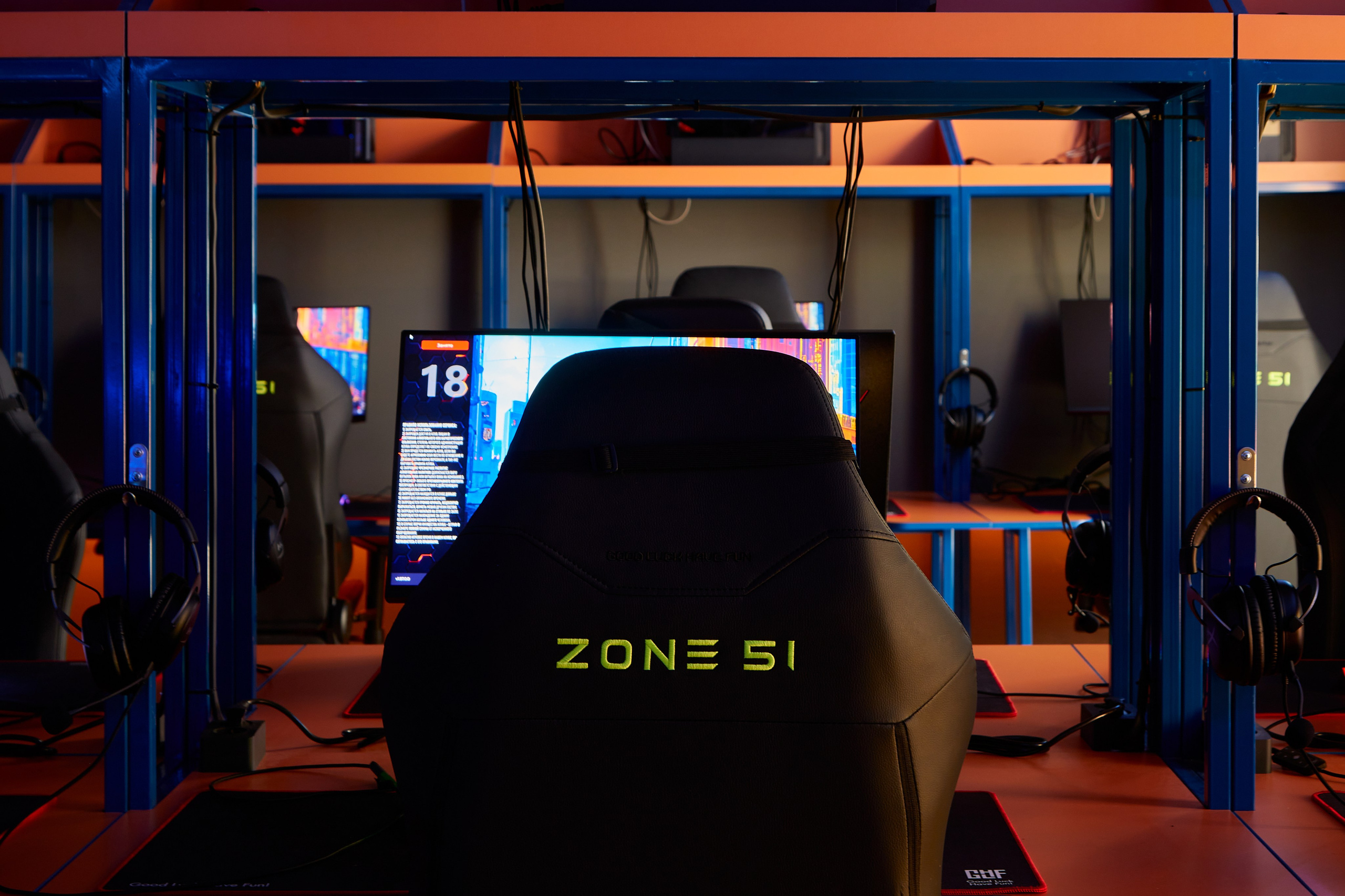 Фотосъёмка компьютерного клуба. Предметный и репортажный фотограф Алексей Кротов