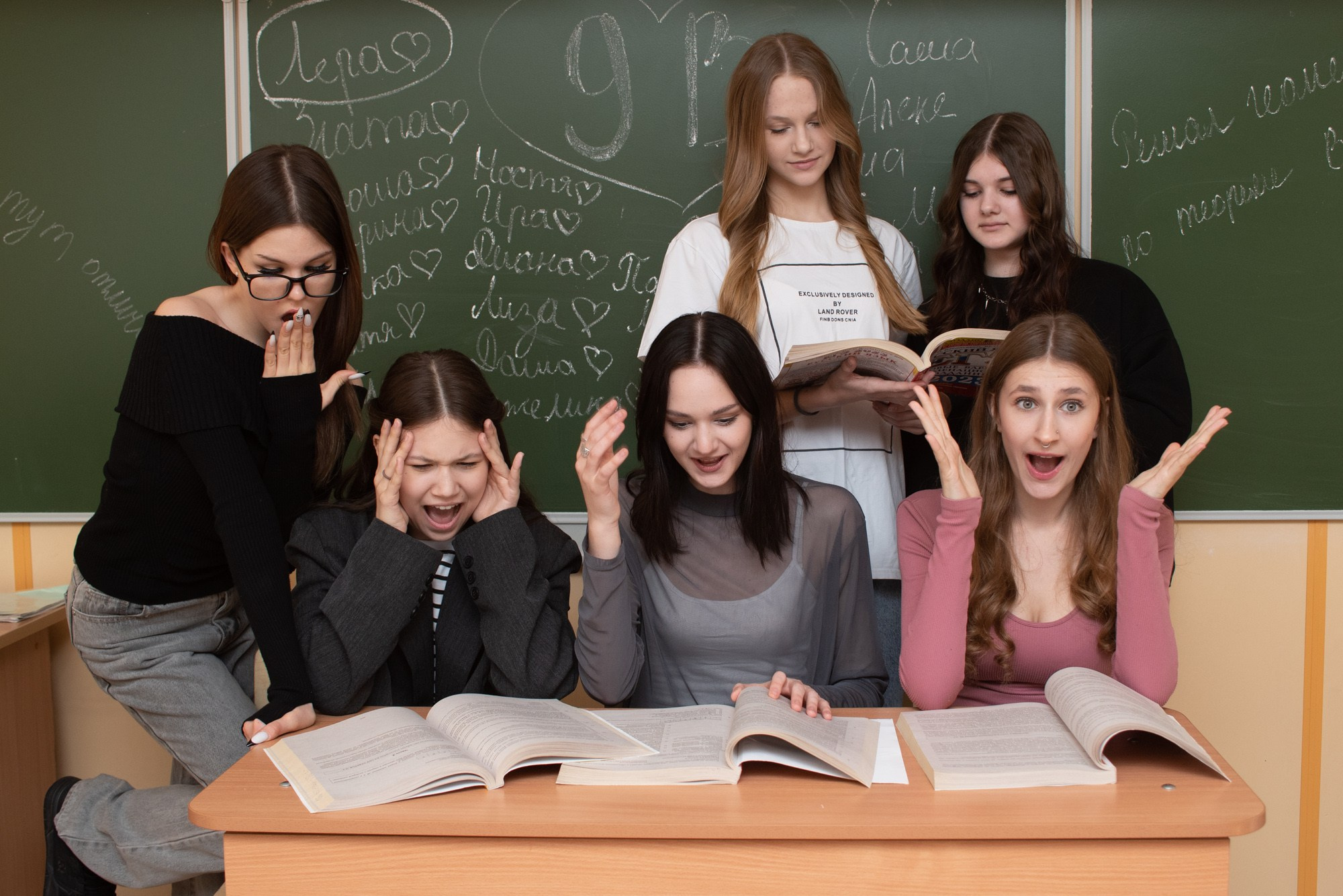 Старшая школа. Школьный фотограф, Новосибирск. Выпускные альбомы для школьников и детских садов, общие фото и «классные истории» для невыпускных классов