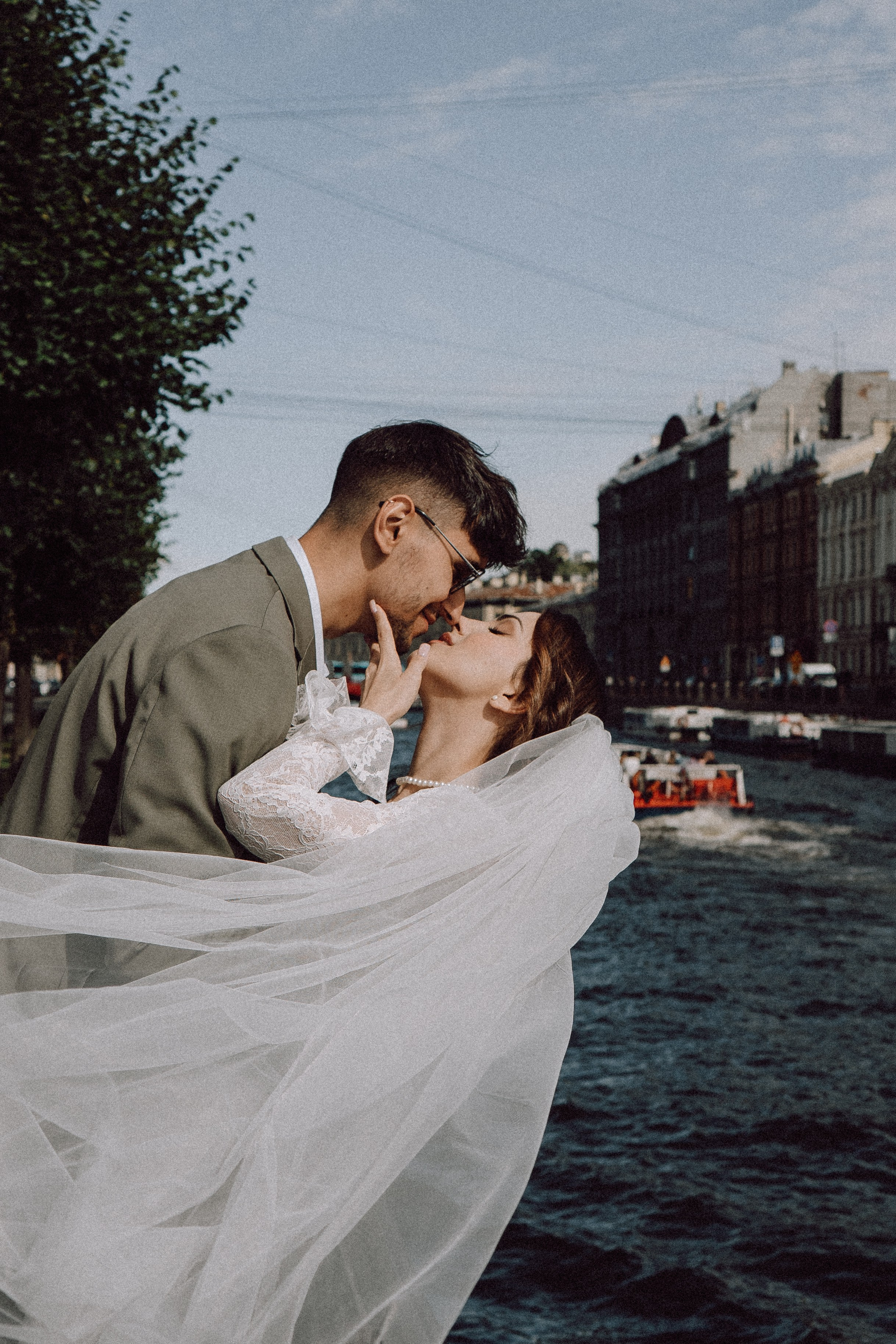 СВАДЕБНАЯ ПРОГУЛКА ВОЗЕ ИСАИКЕВСКОГО СОБОРА АСТОРИИ И ЗАКОНОДАЛЕТНОГО СОБРАНИЯ. Профессиональный фотограф, Санкт-Петербург — Виктория Богомолова