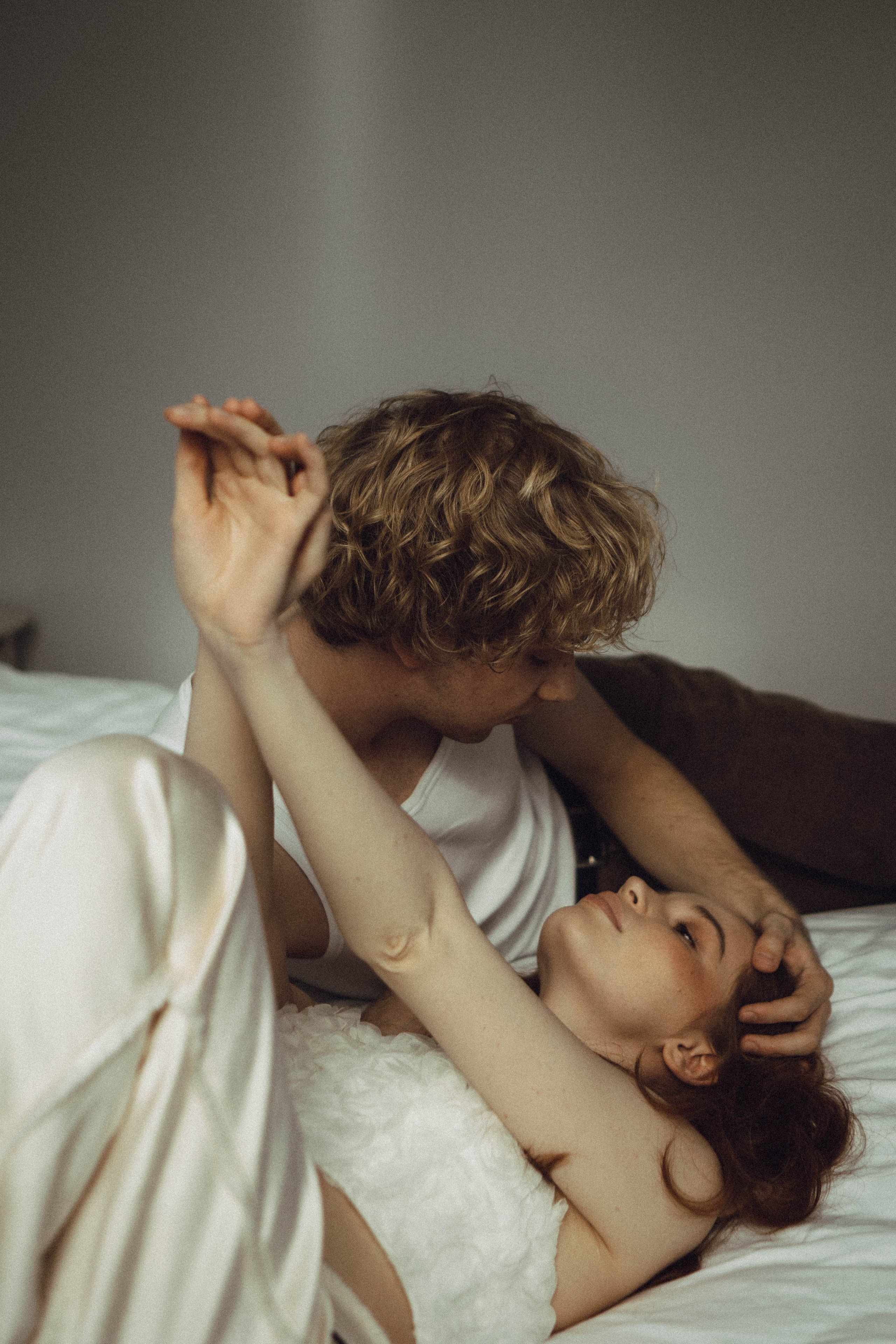 СВАДЕБНАЯ СЬЕМКА В ОТЕЛЕ. СБОРЫ ЖЕНИХА И НЕВЕСТЫ И ТАКЖЕ ТОР И ПОДГОТОВКА К ПРОГУЛКЕ. Профессиональный фотограф, Санкт-Петербург — Виктория Богомолова