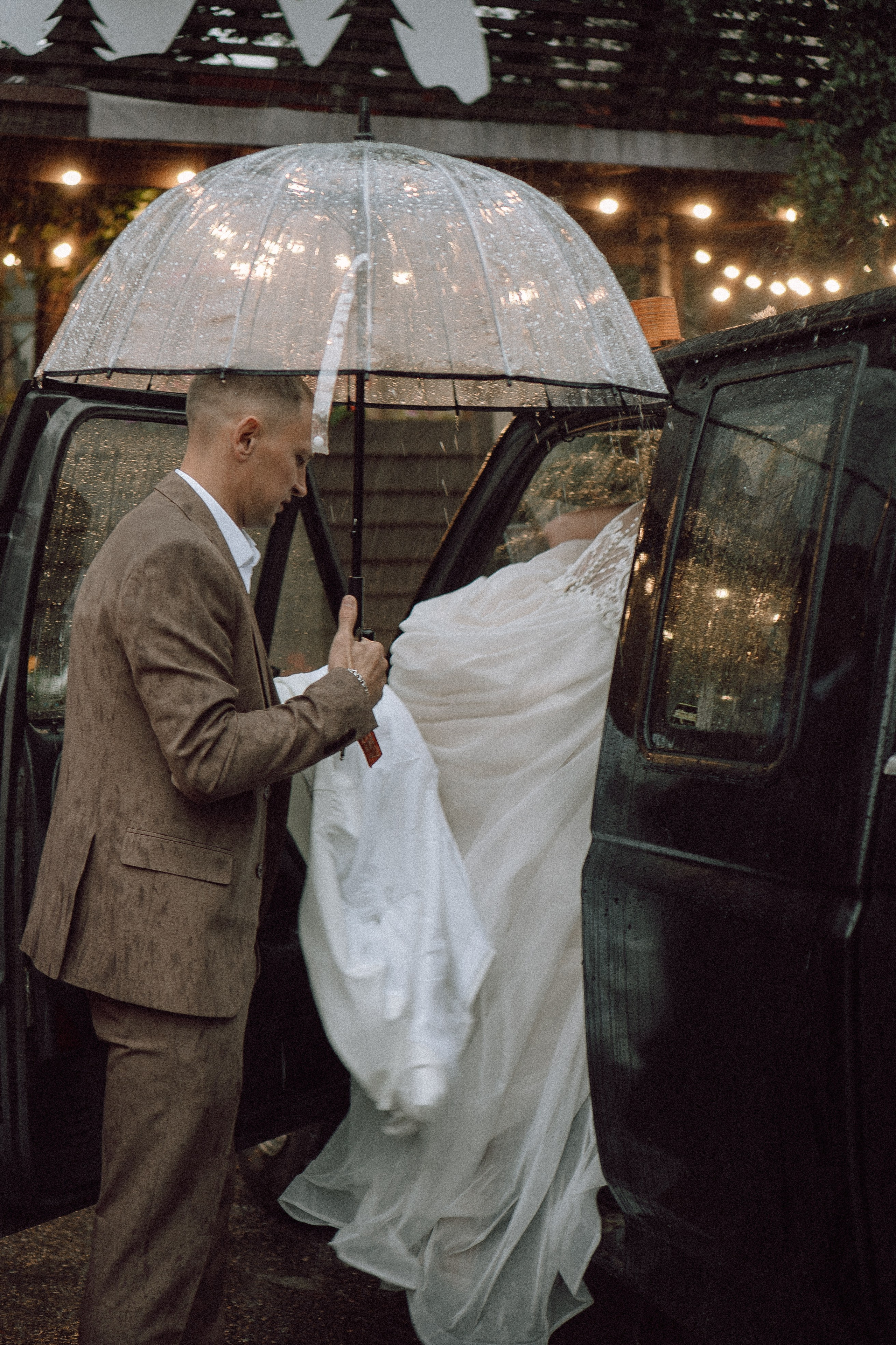 СВАДЕБНАЯ ФОТОСЕССИИЯ ПАРЫ В ГОРОДЕ ПРИОЗЕРСК В СОСНОВОМ ЛЕСУ И С ПИКАПОМ. Профессиональный фотограф, Санкт-Петербург — Виктория Богомолова