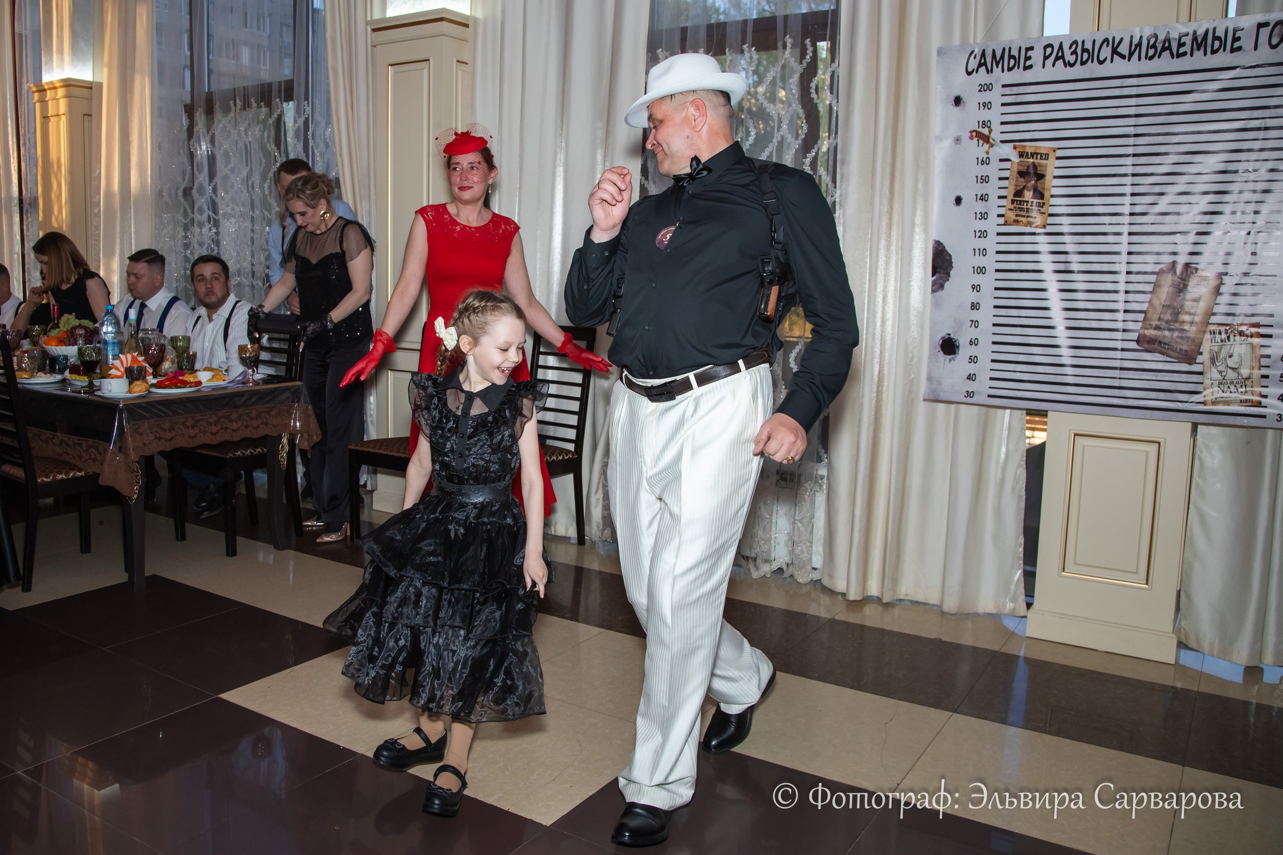 Гангстерская вечеринка в стиле 1920-х. Репортажный Фотограф