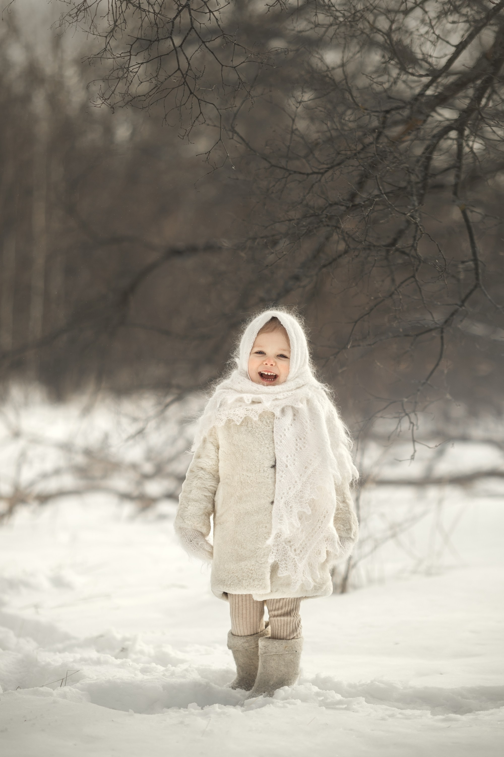 зимняя фотосессия детей на природе, фотосъемка с ретро стиле, русско-народный костюм на фото