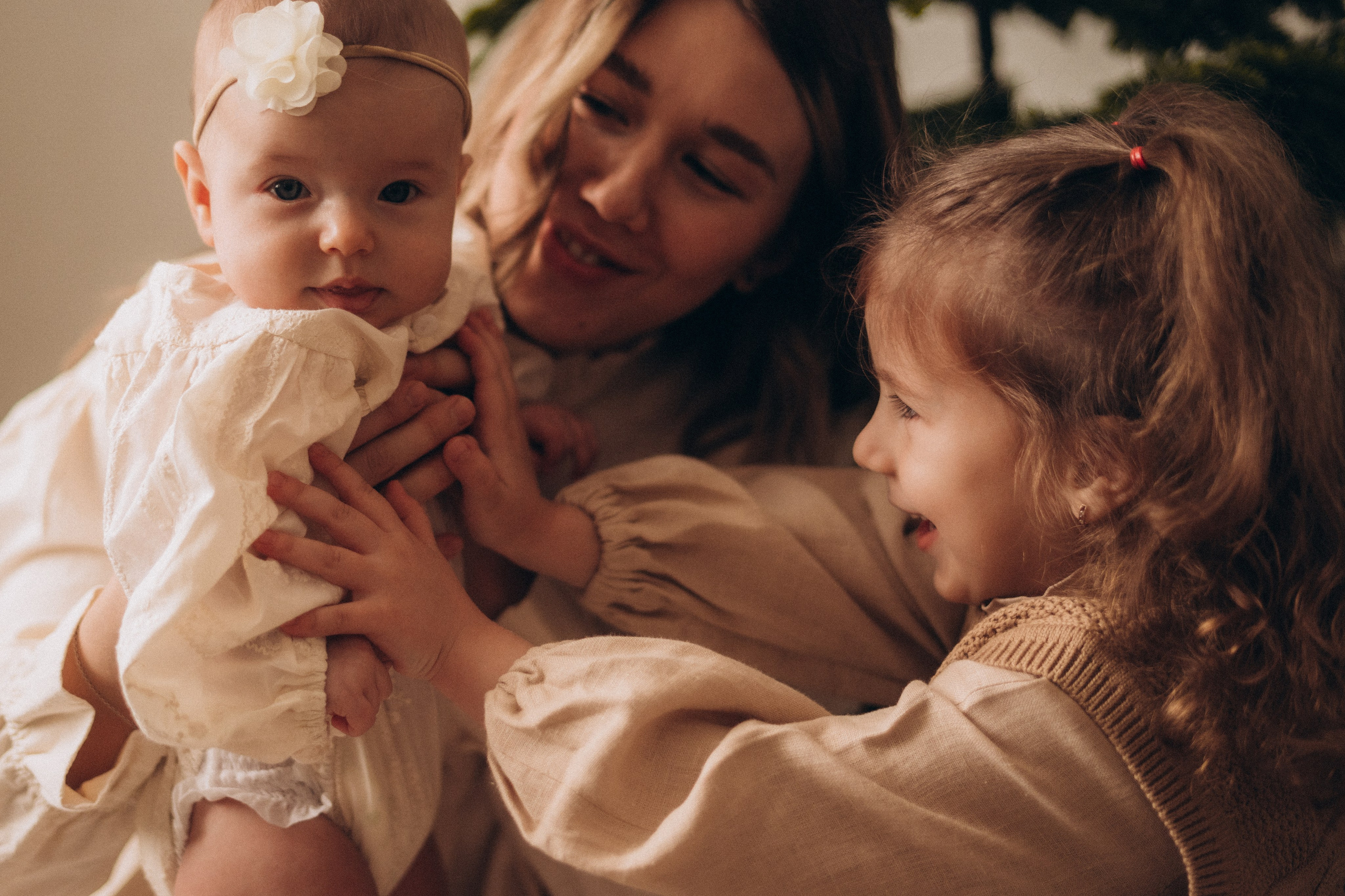 Женя, Ваня, Таисия и Есения. Главная