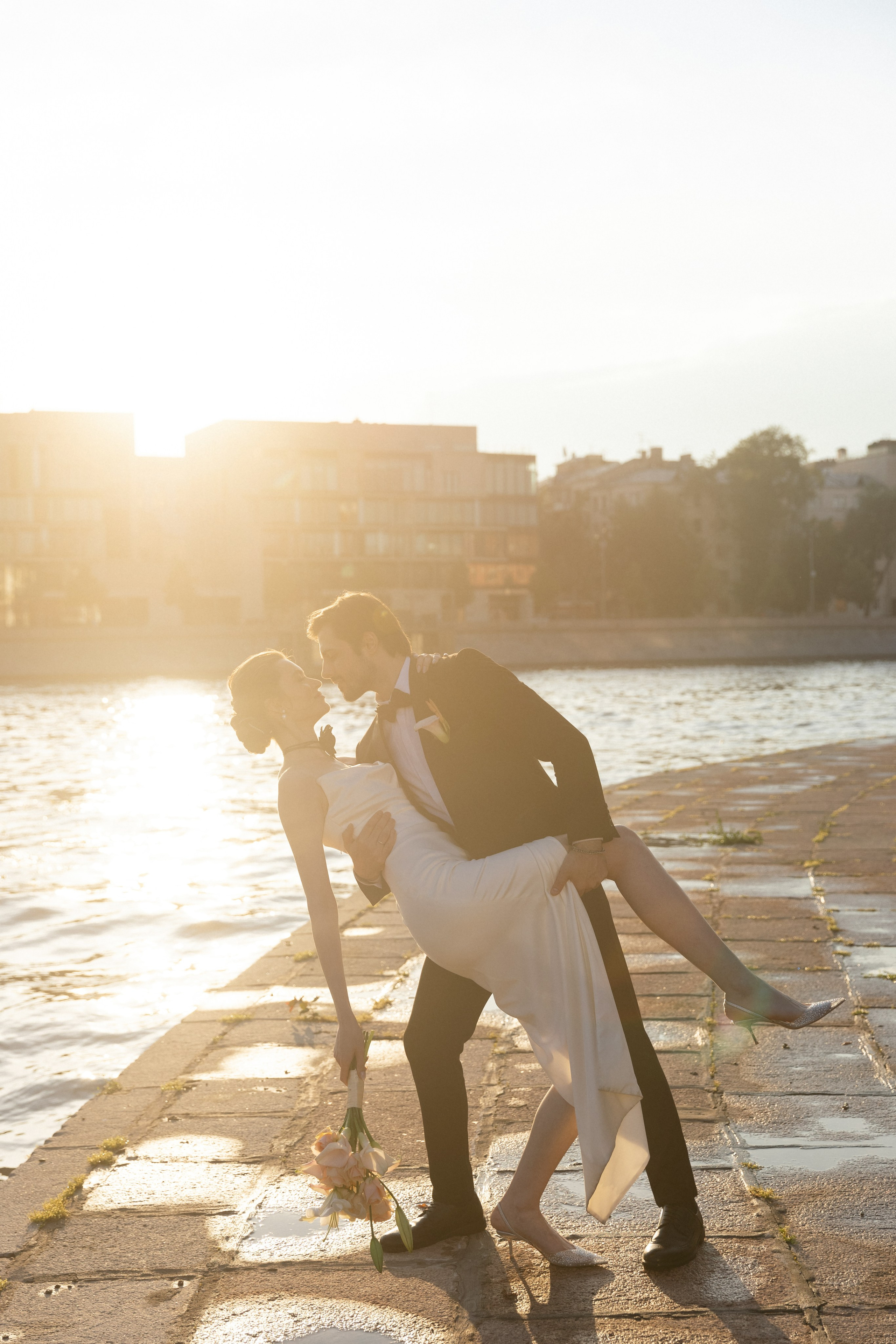 Брызги шампанского. Свадебный фотограф в Москве Полина Лелетко