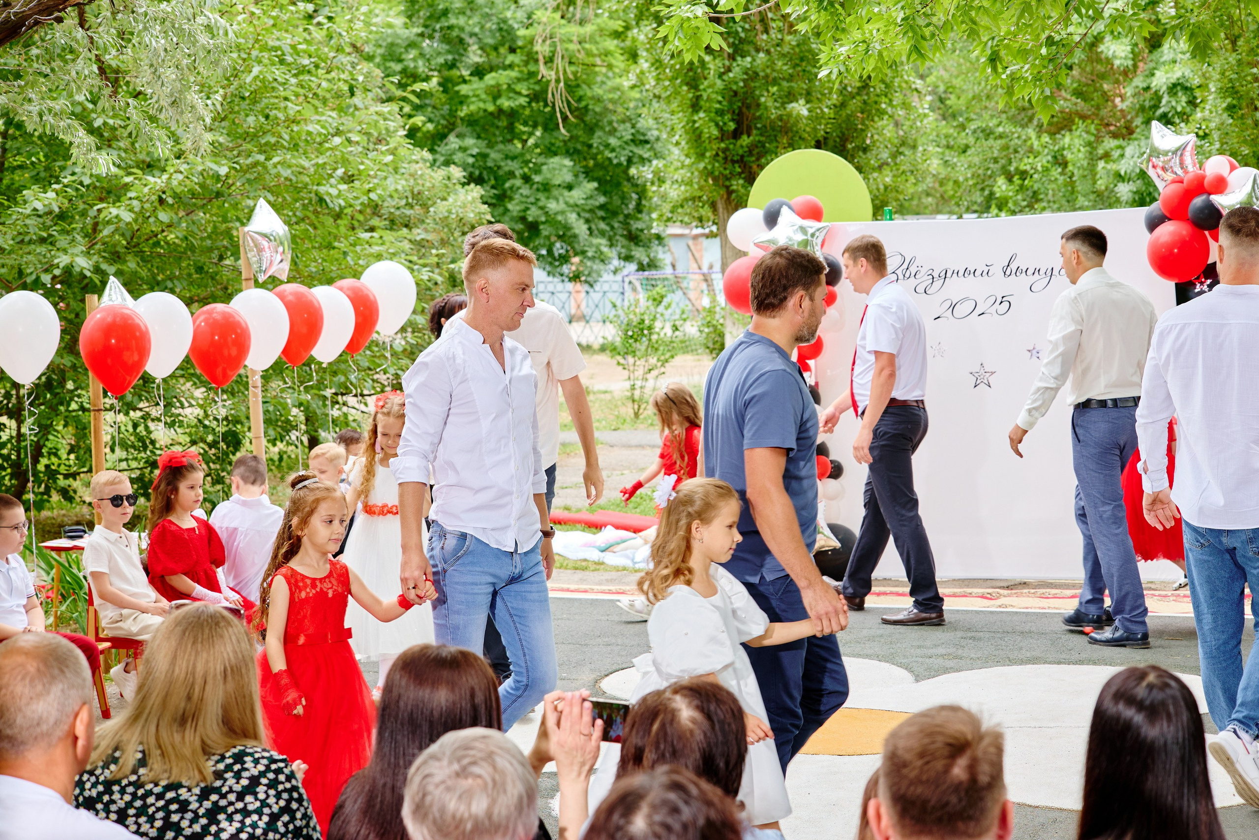 Выпускной 45 сад. Фотограф Выпускные альбомы Таганрог Сергей Коробченко