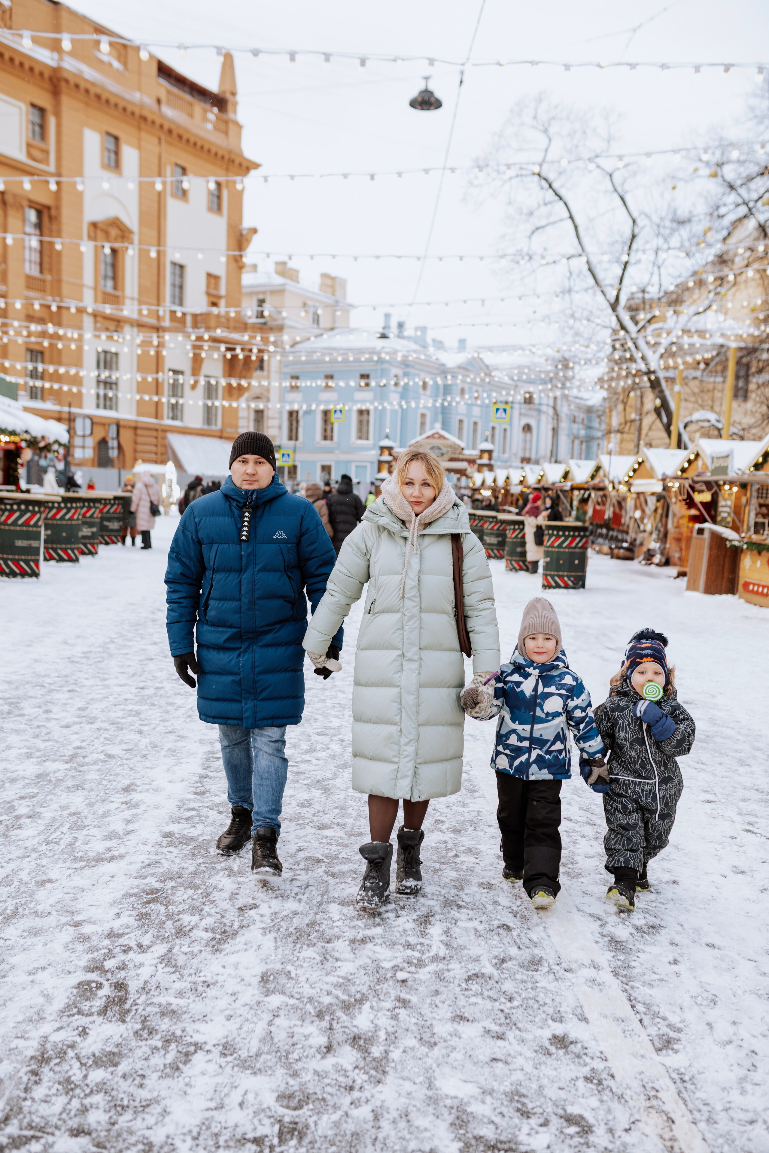 Семейная, Манежная площадь