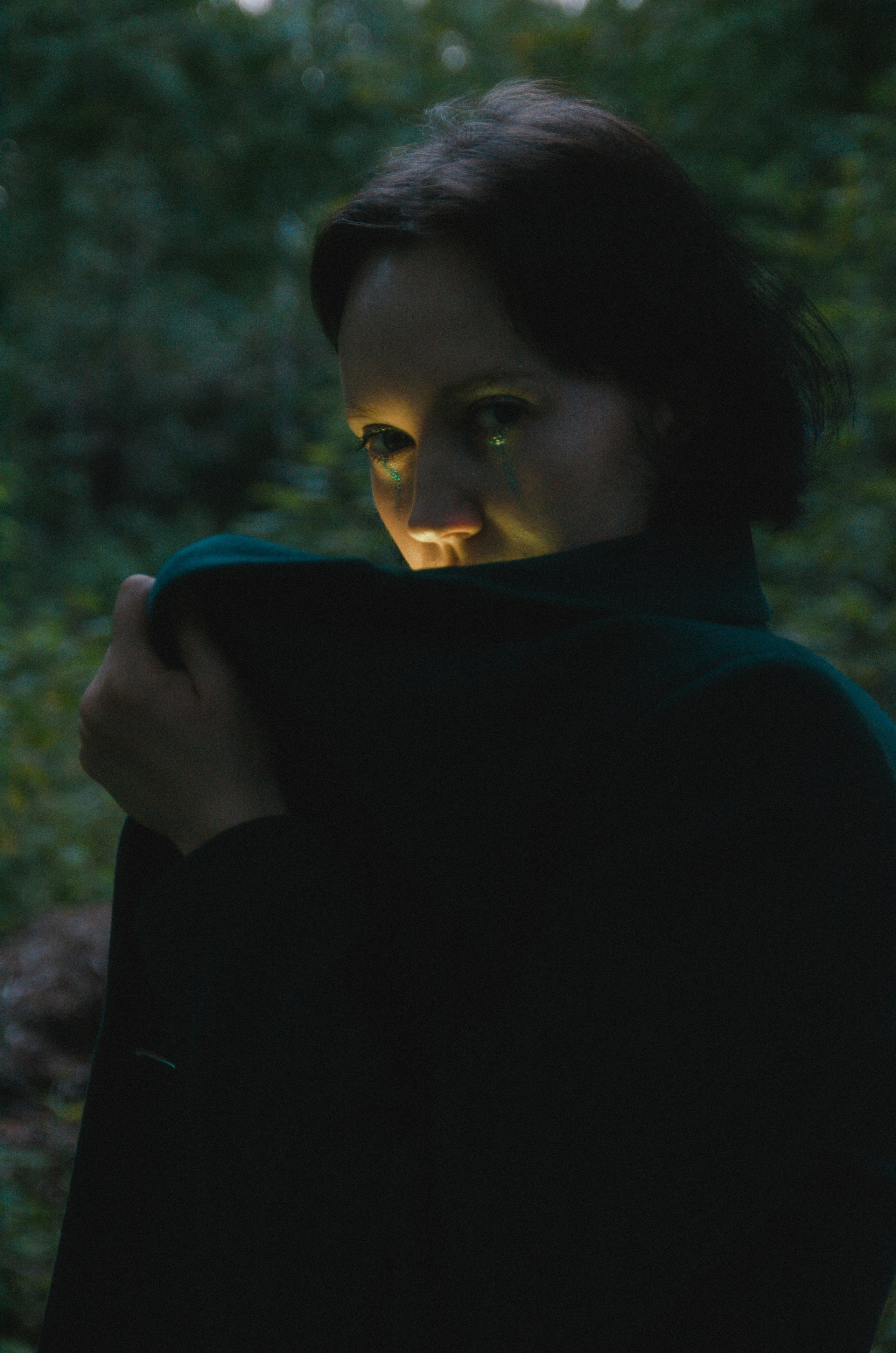 фото девушки в сумерках, фотограф москва, фотосессия с ргб лампой, с rgb лампой, джедайский меч