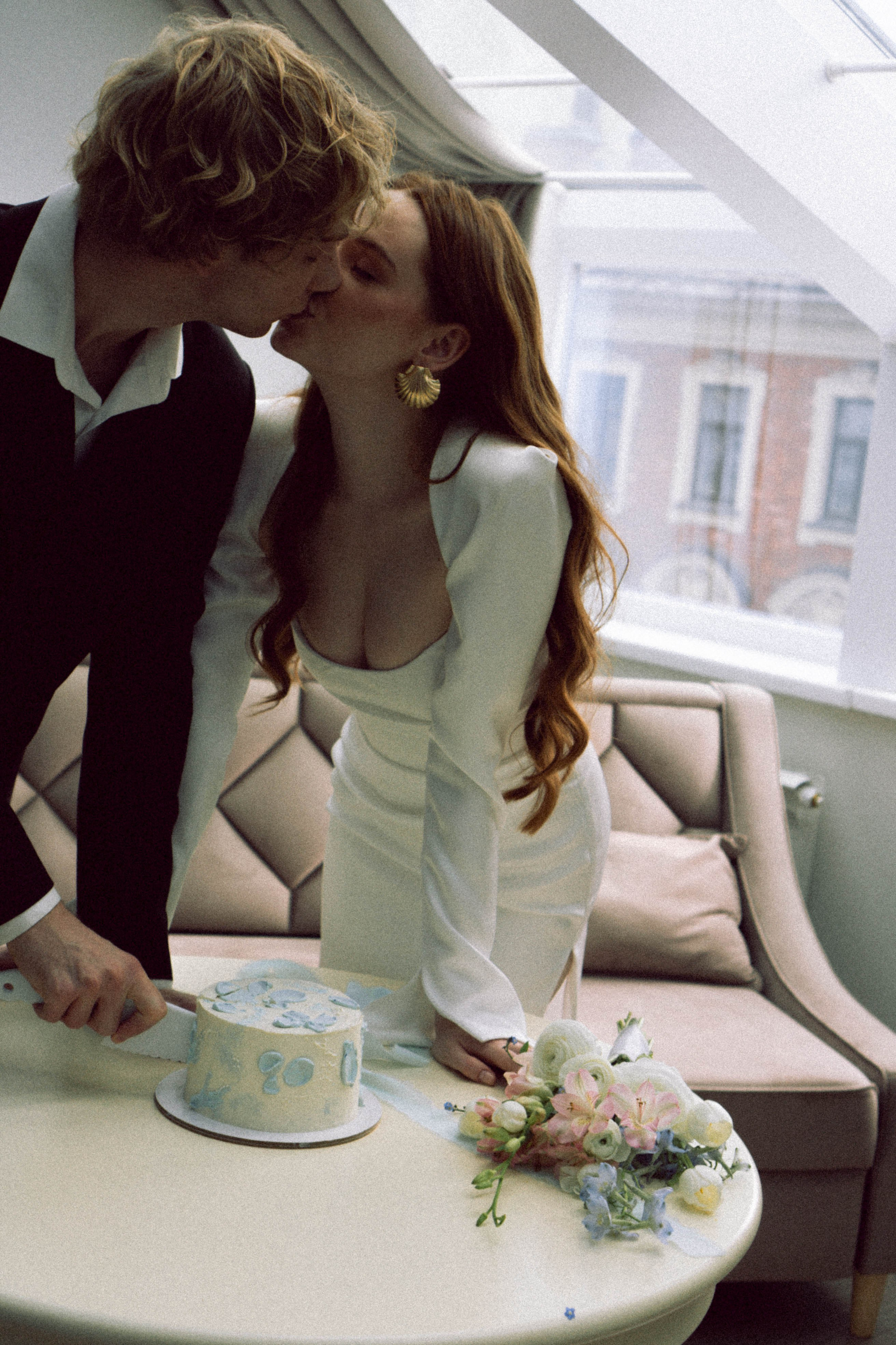 СВАДЕБНАЯ СЬЕМКА В ОТЕЛЕ. СБОРЫ ЖЕНИХА И НЕВЕСТЫ И ТАКЖЕ ТОР И ПОДГОТОВКА К ПРОГУЛКЕ. Профессиональный фотограф, Санкт-Петербург — Виктория Богомолова