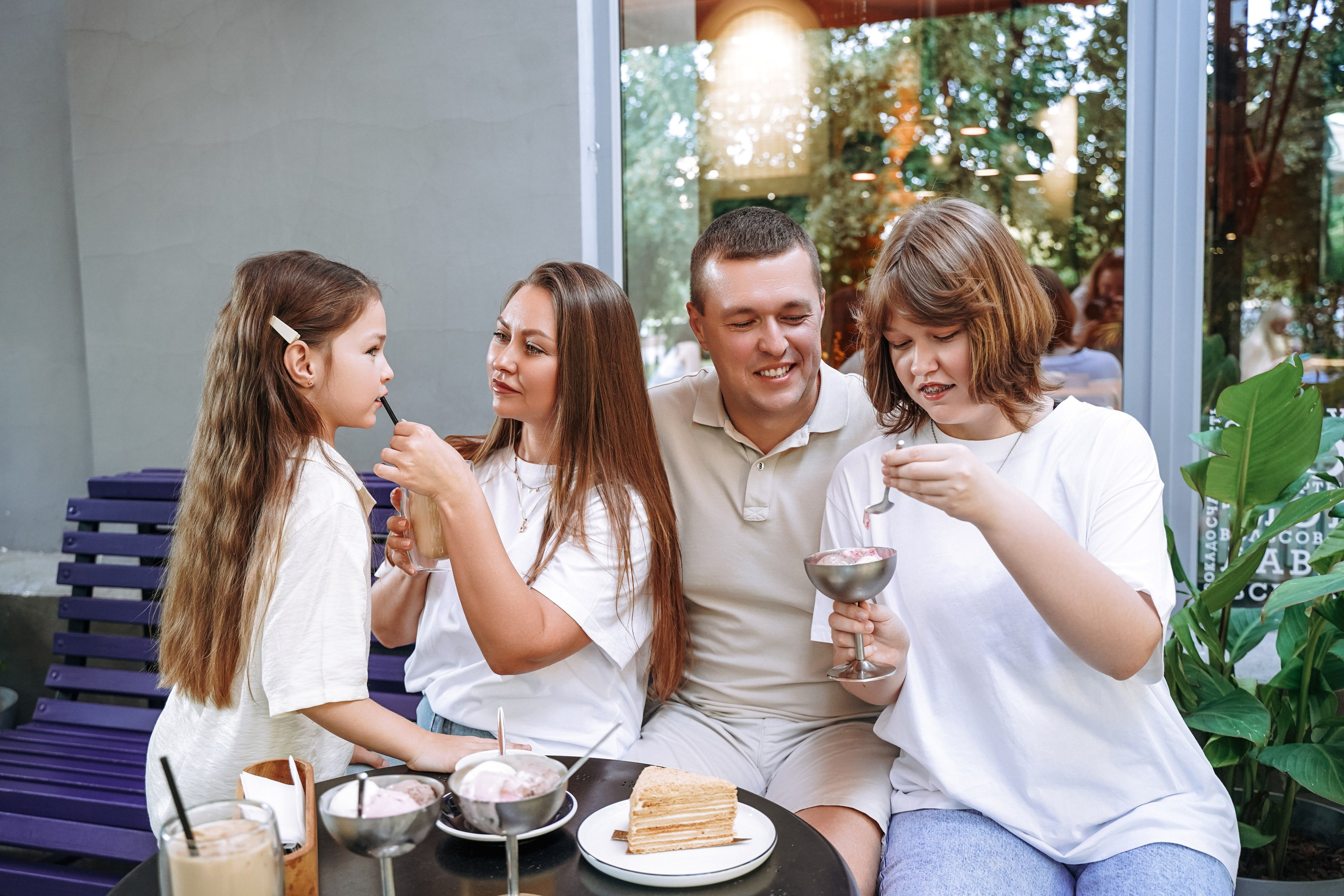 Семейная съемка в кофейне. Семейный и свадебный фотограф в Ульяновске Арина Авдеева