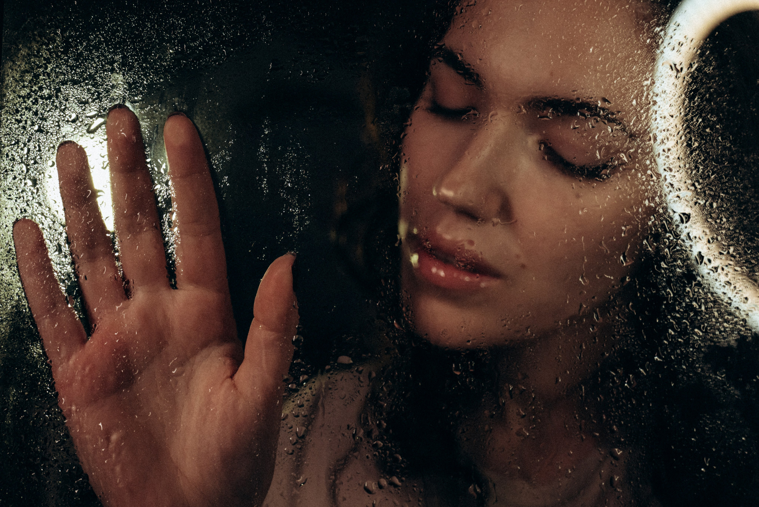 Мокрое стекло