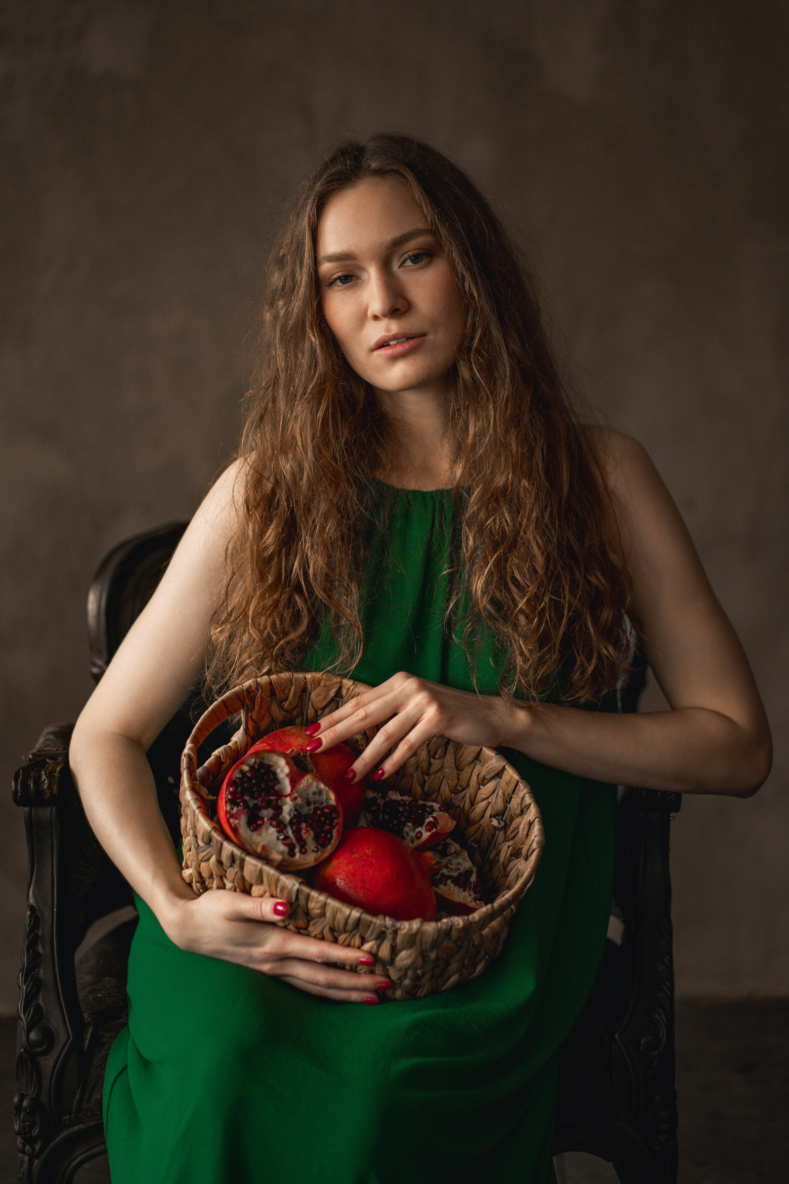 Девушка с гранатом. Фотограф Мария N Екатеринбург