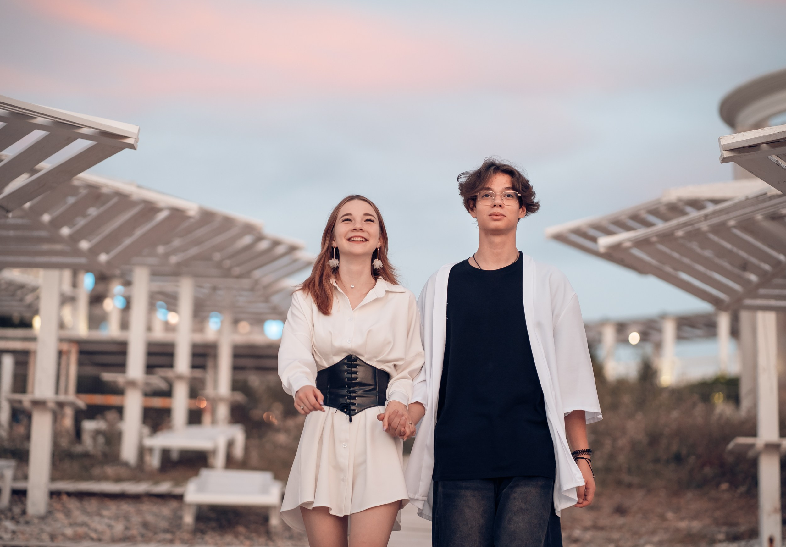 Романтическая фотоистория на закате пляжа Аквамарин. Церковный фотограф Севастополь