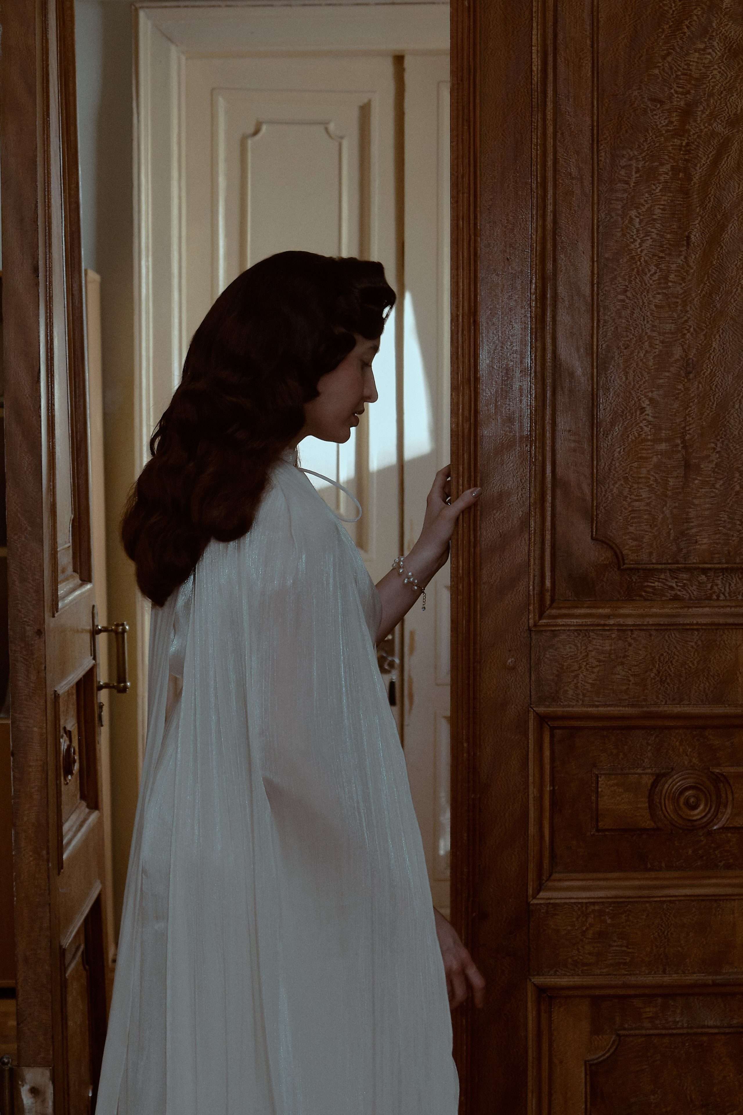 Свадебное лавстори в стенах библиотеки им. Пушкина. Свадебный фотограф в Москве Приятелева Ангелина