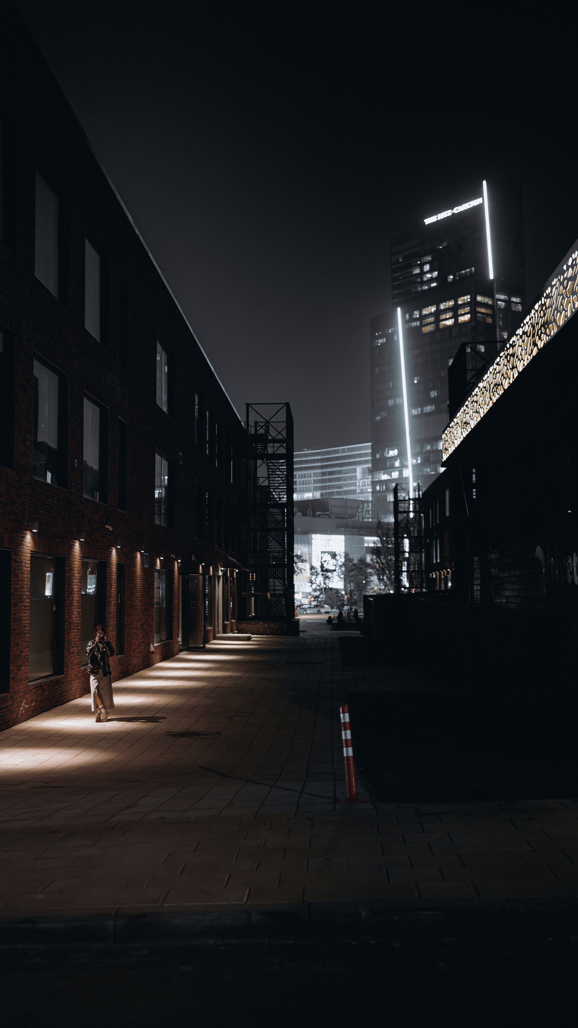 2024 — Night Street. Photographer in Almaty — Alexey Konkov | Reportage, Weddings, Portraits, Love Story