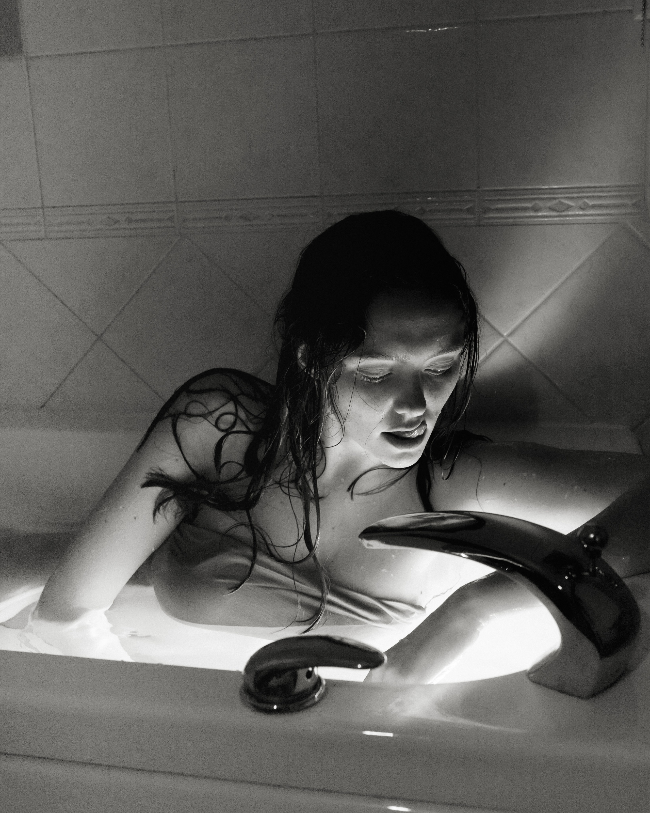Софья в ванной. Чувственный фотограф в Санкт-Петербурге Пятнова Ксения