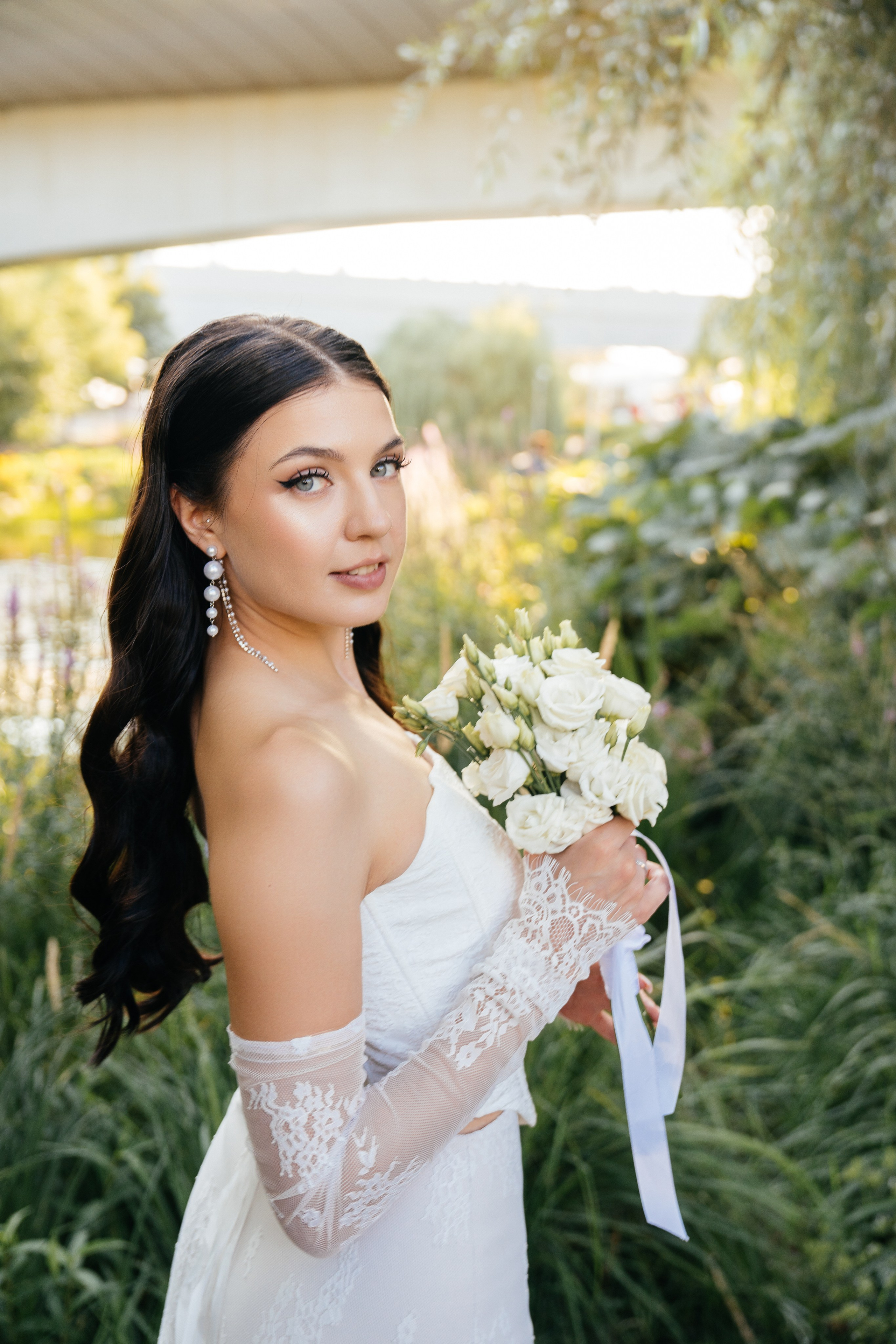 Свадебная фотосессия в Москве у высотки на Котельнической набережной. Свадебный фотограф в Москве Анна Полушина