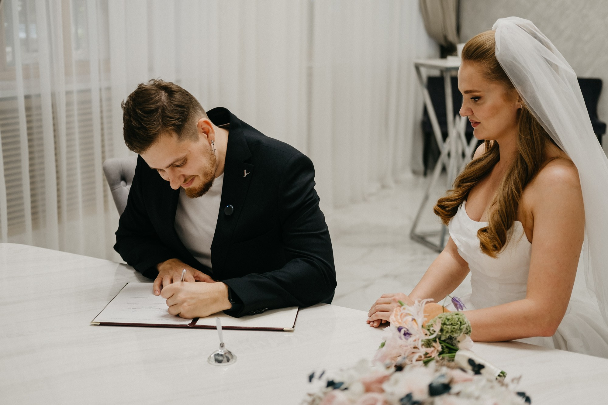 «ты красивый» — «нет, ты!». Свадебный фотограф Александра Тюлякова