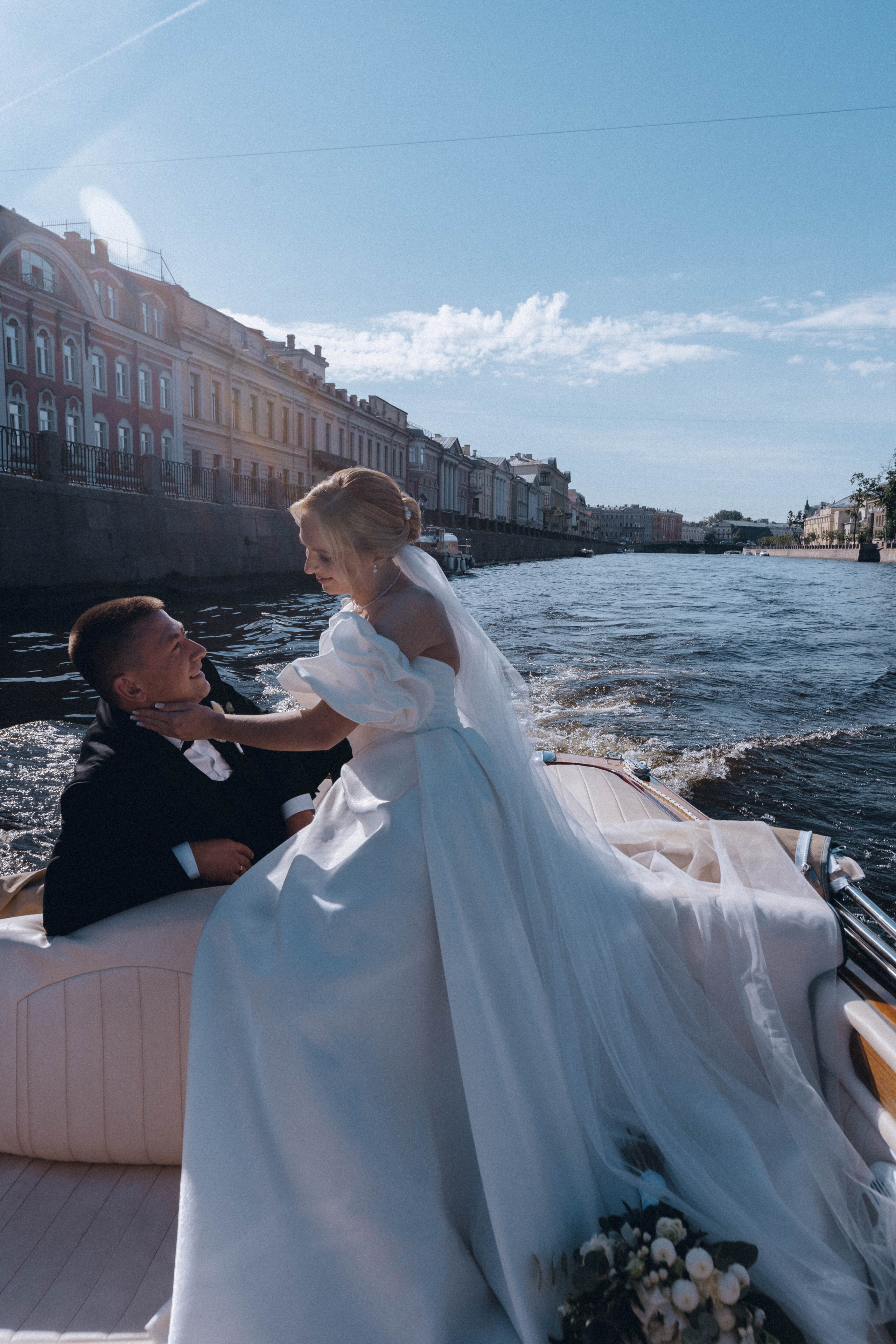 СВАДЕНБНАЯ СЬЕМКА НА КАТЕРЕ ПО КАНАЛАМ САНКТ-ПЕТЕРБУРГА И В АКВАТОРИИ НЕВЫ. Профессиональный фотограф, Санкт-Петербург — Виктория Богомолова
