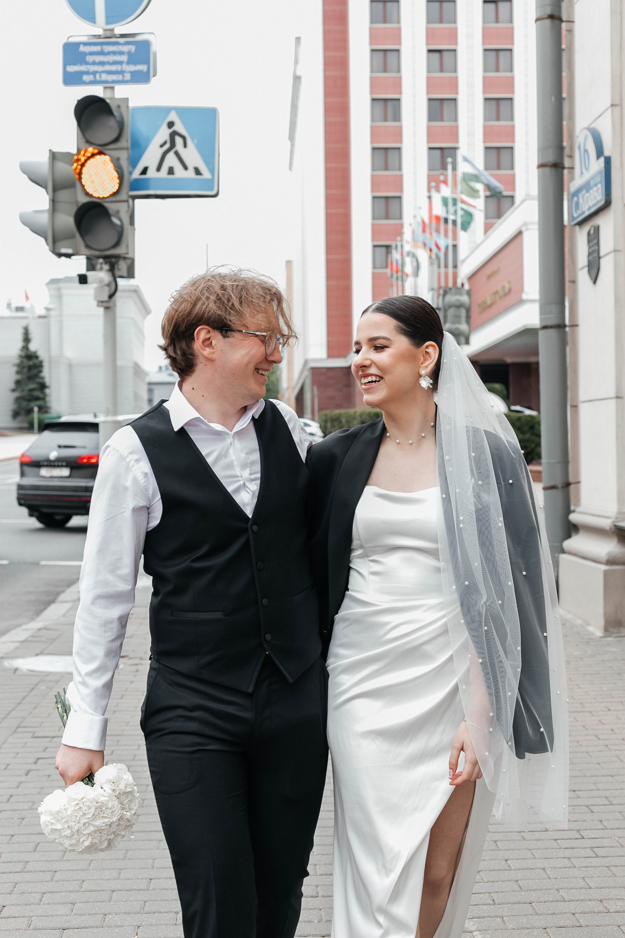 Свадебная прогулка в городе. Фотограф в Минске Ира Сюбарева