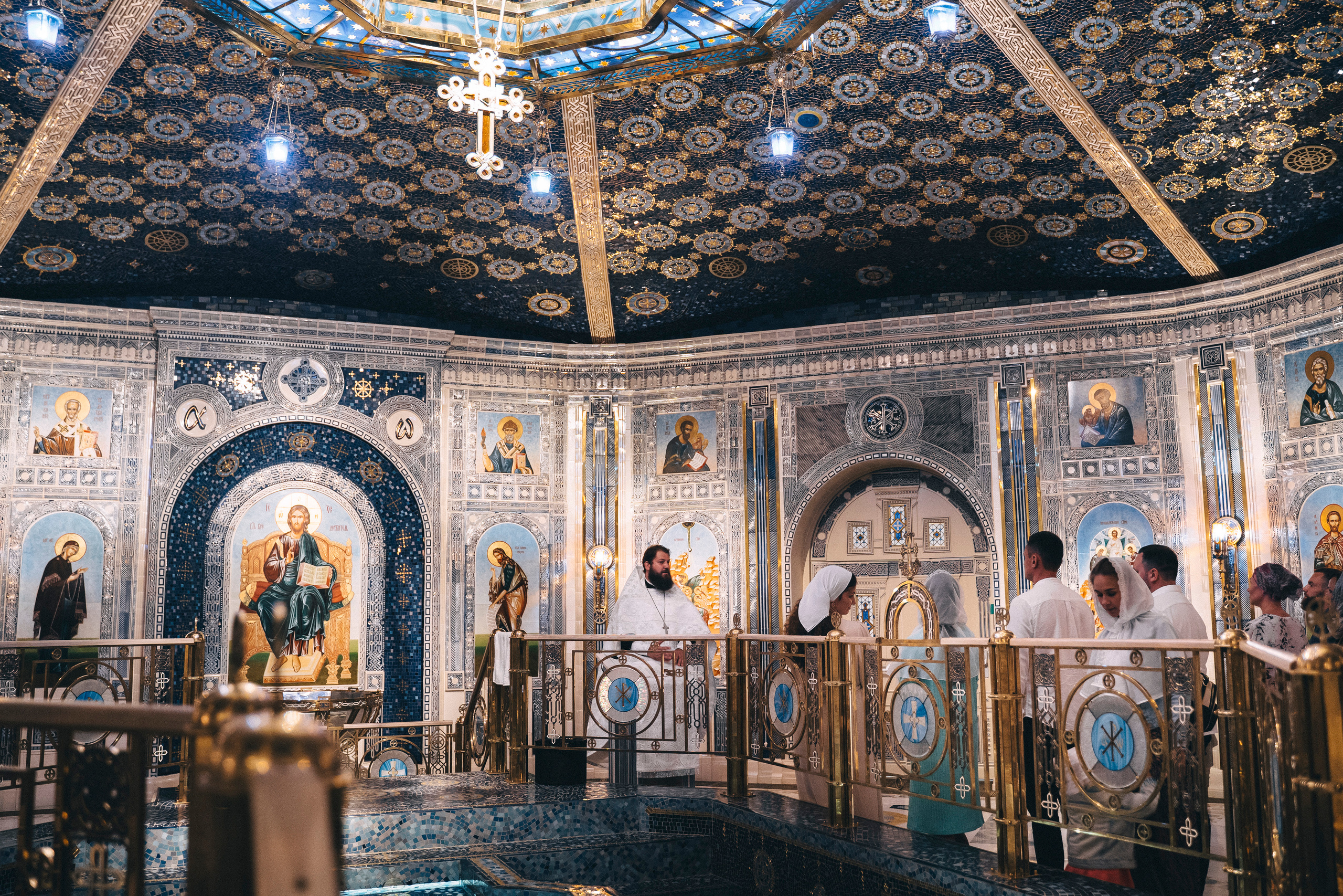 Крещение в Главном храме ВСРФ. Свадебный и семейный фотограф в Москве и МО Геннадий Туманцев