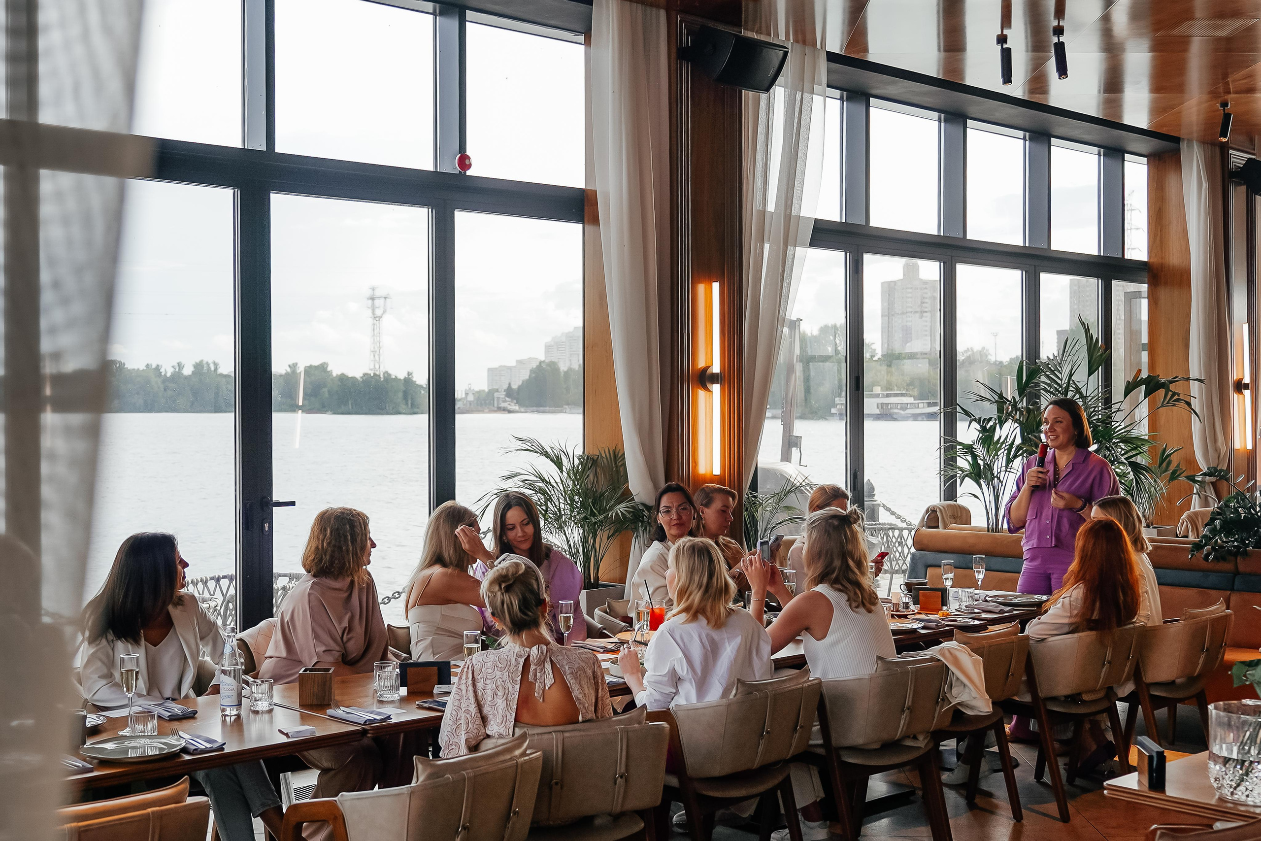 ВСТРЕЧА ЖЕНСКОГО БИЗНЕС КЛУБА «ПОТЕНЦИАЛ». Семейный и репортажный фотограф в Москве Оксана Шилова