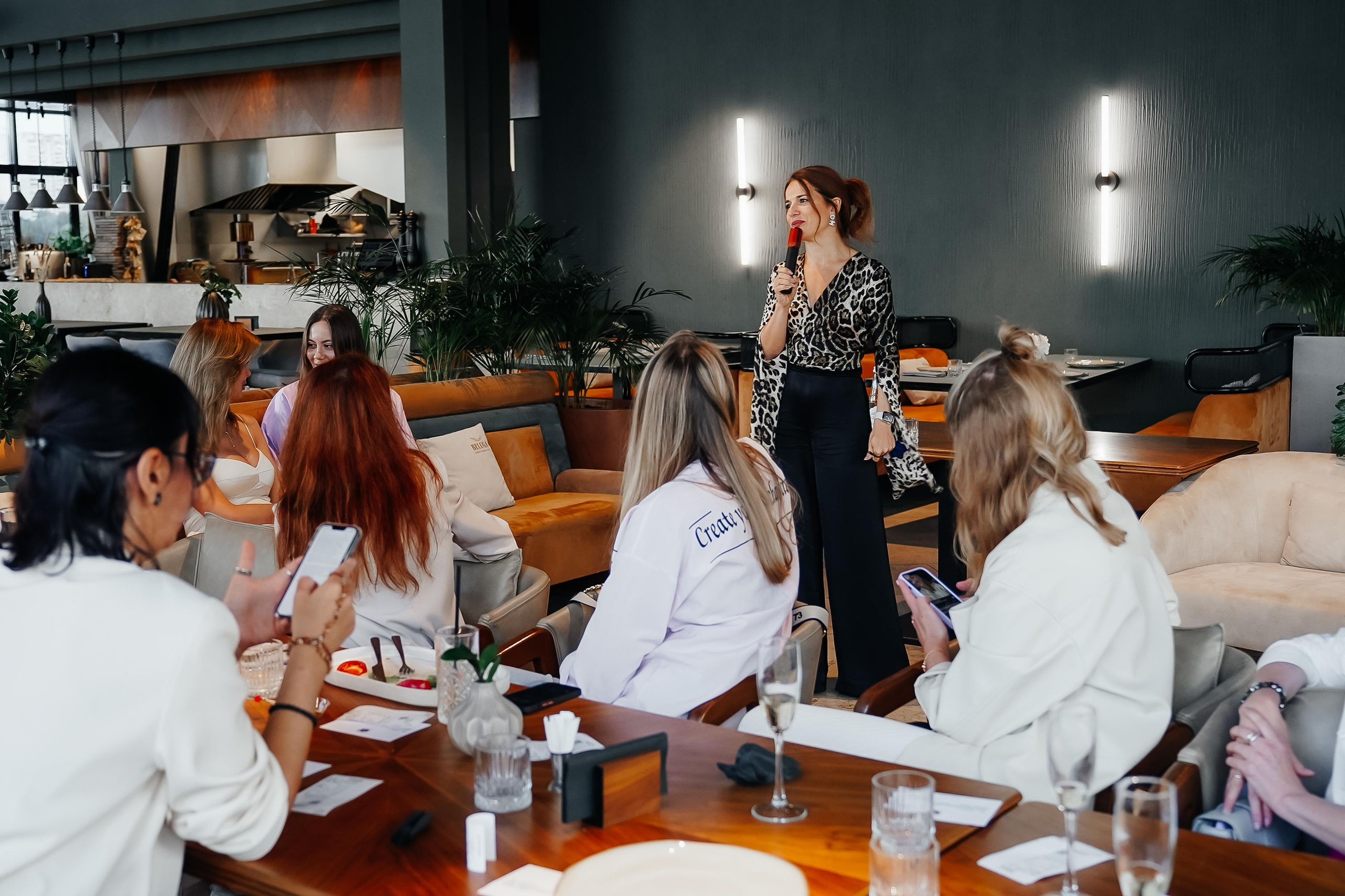 ВСТРЕЧА ЖЕНСКОГО БИЗНЕС КЛУБА «ПОТЕНЦИАЛ». Семейный и репортажный фотограф в Москве Оксана Шилова