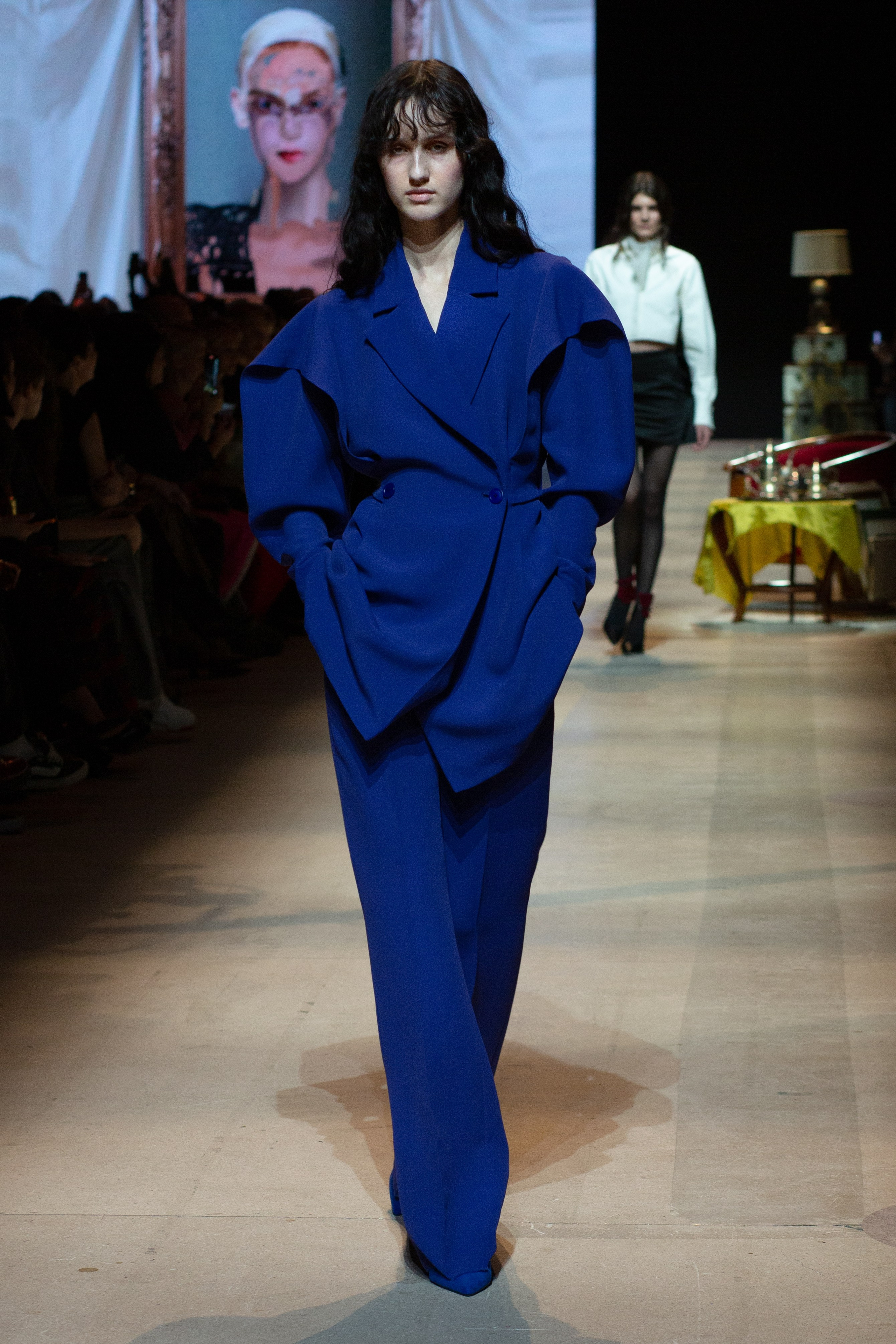 Reports from the Moscow Fashion Week shows. Neumann’s moon