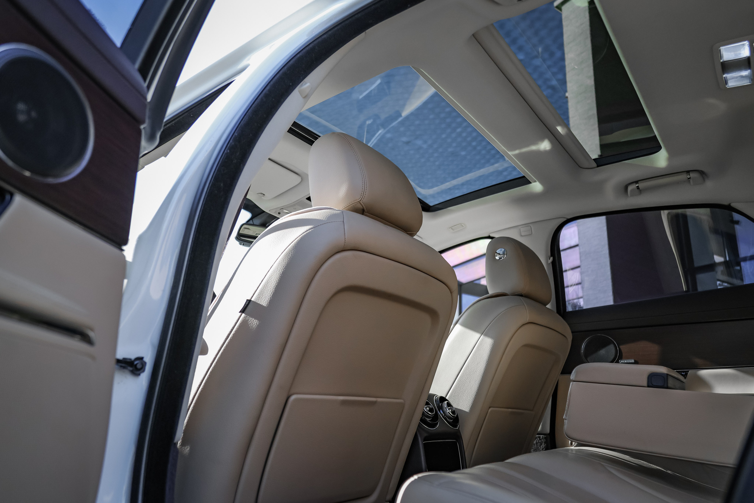 2017 JAGUAR XJ. Mixturecaptures